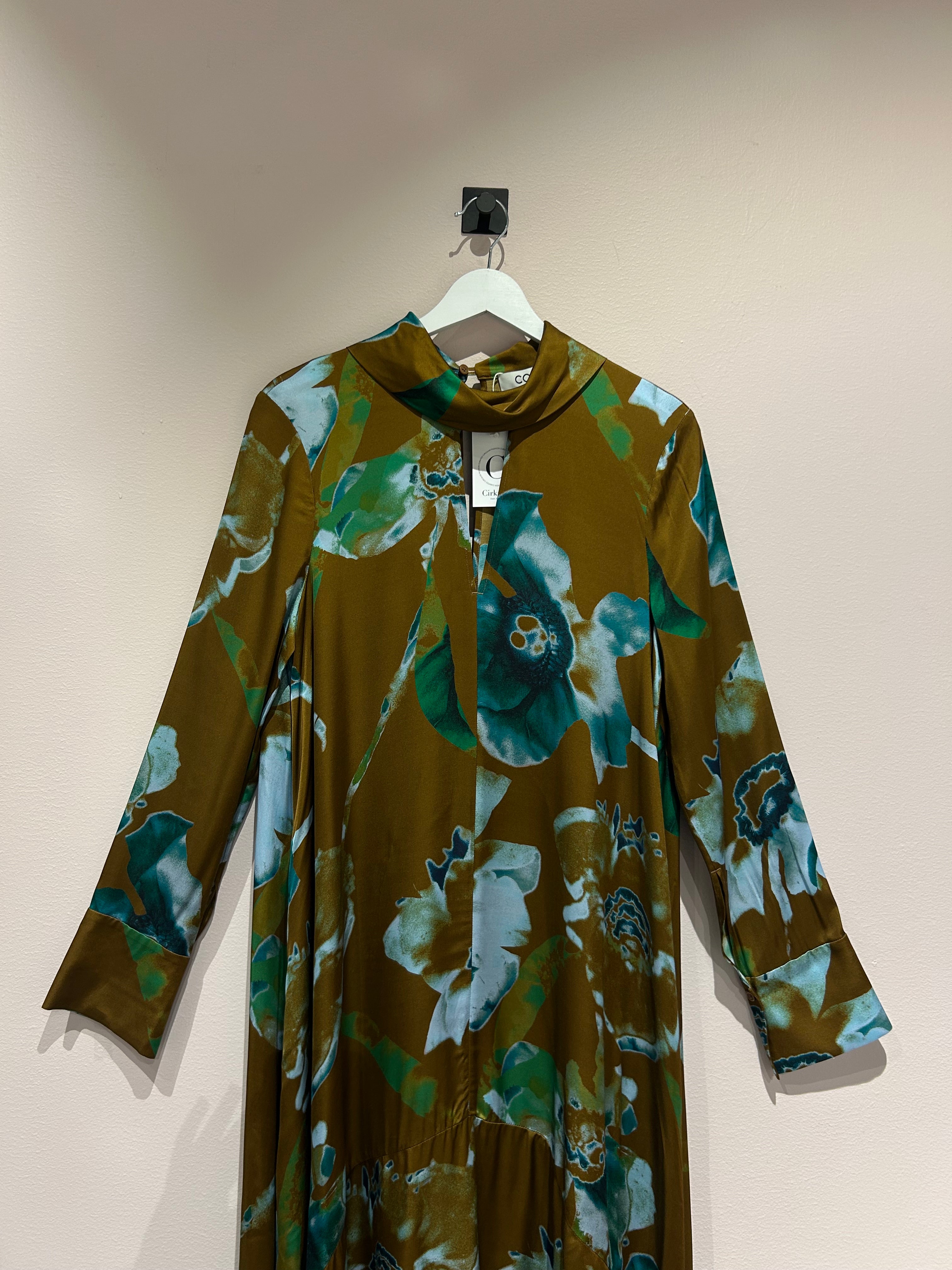 COS Dresses 34
