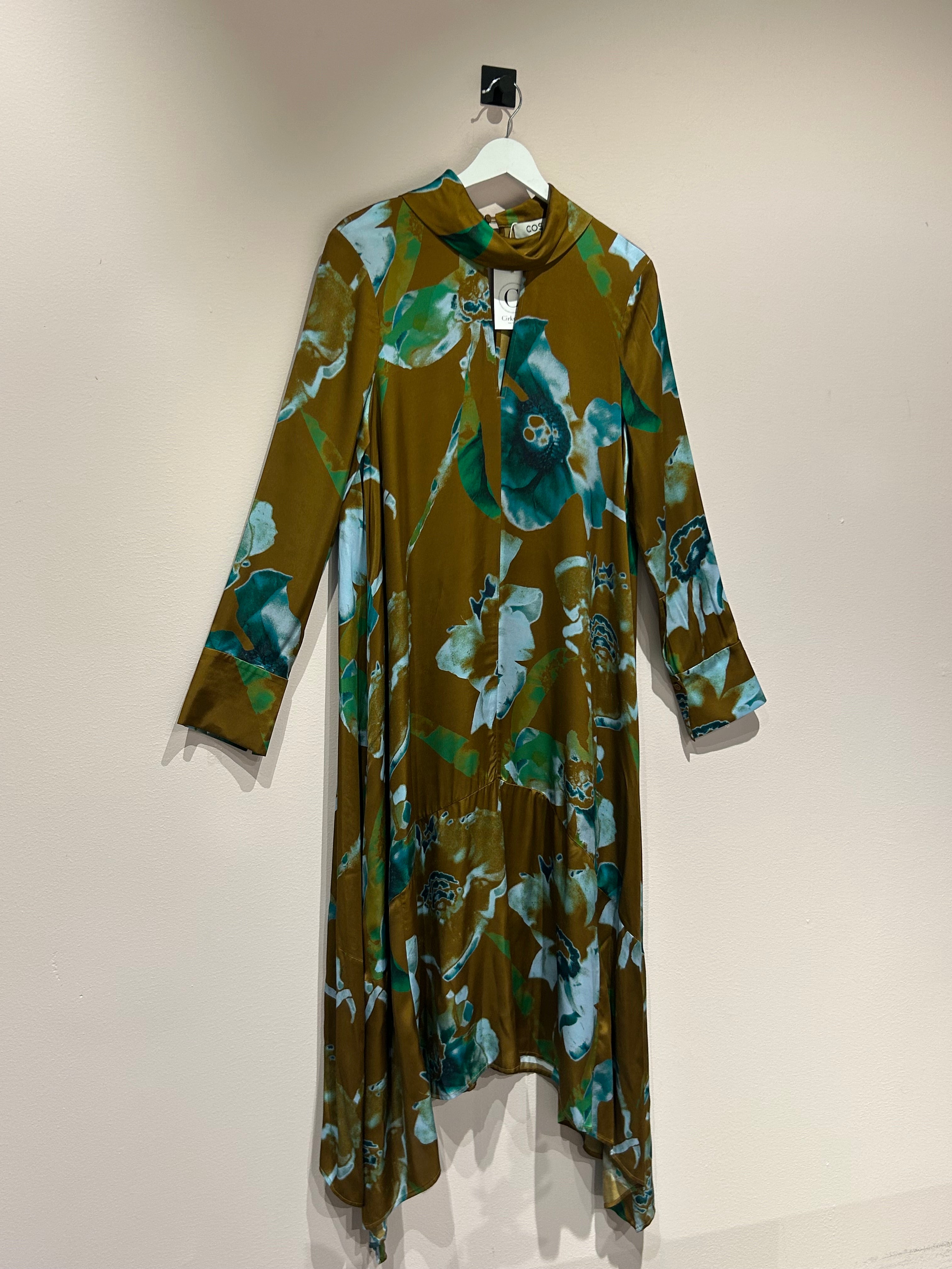 COS Dresses 34
