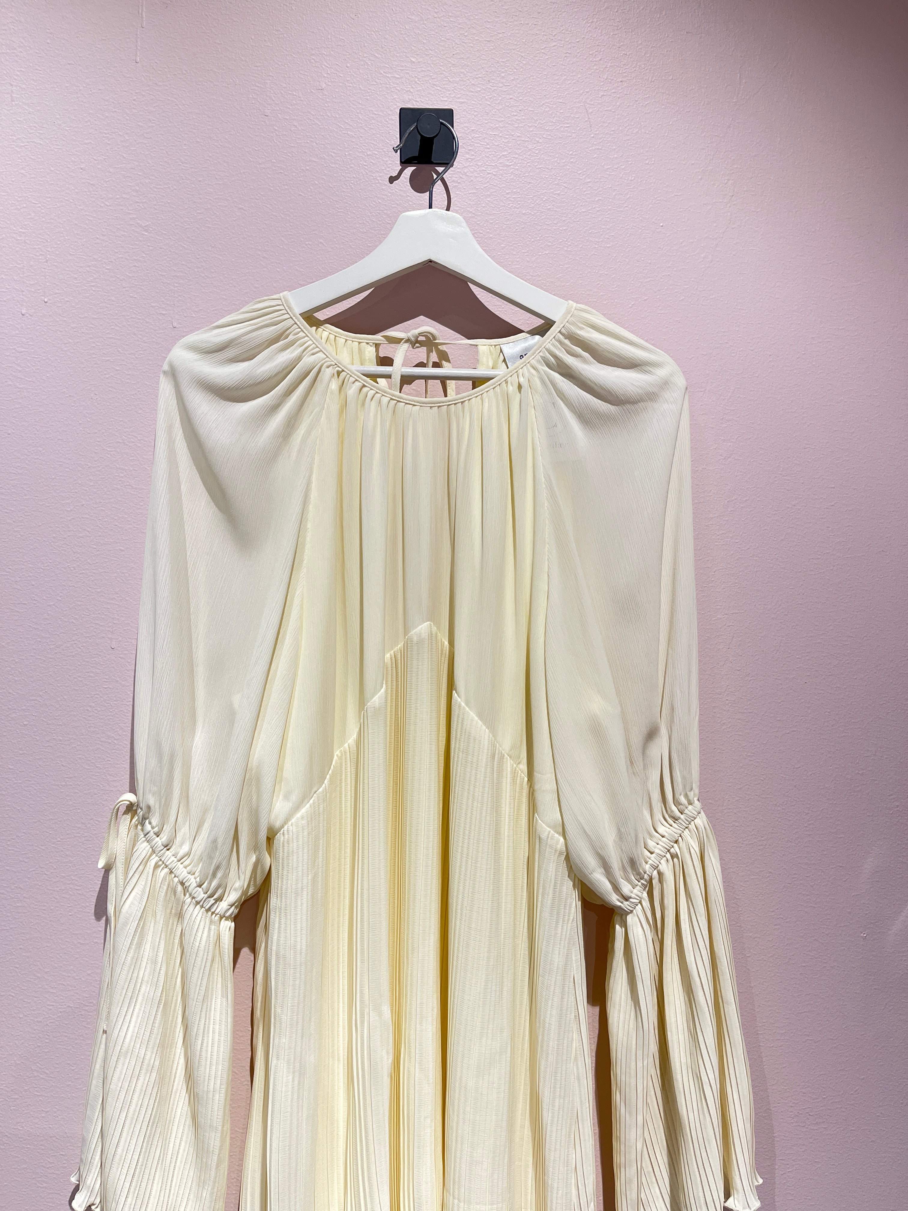 Gestuz Dresses 38