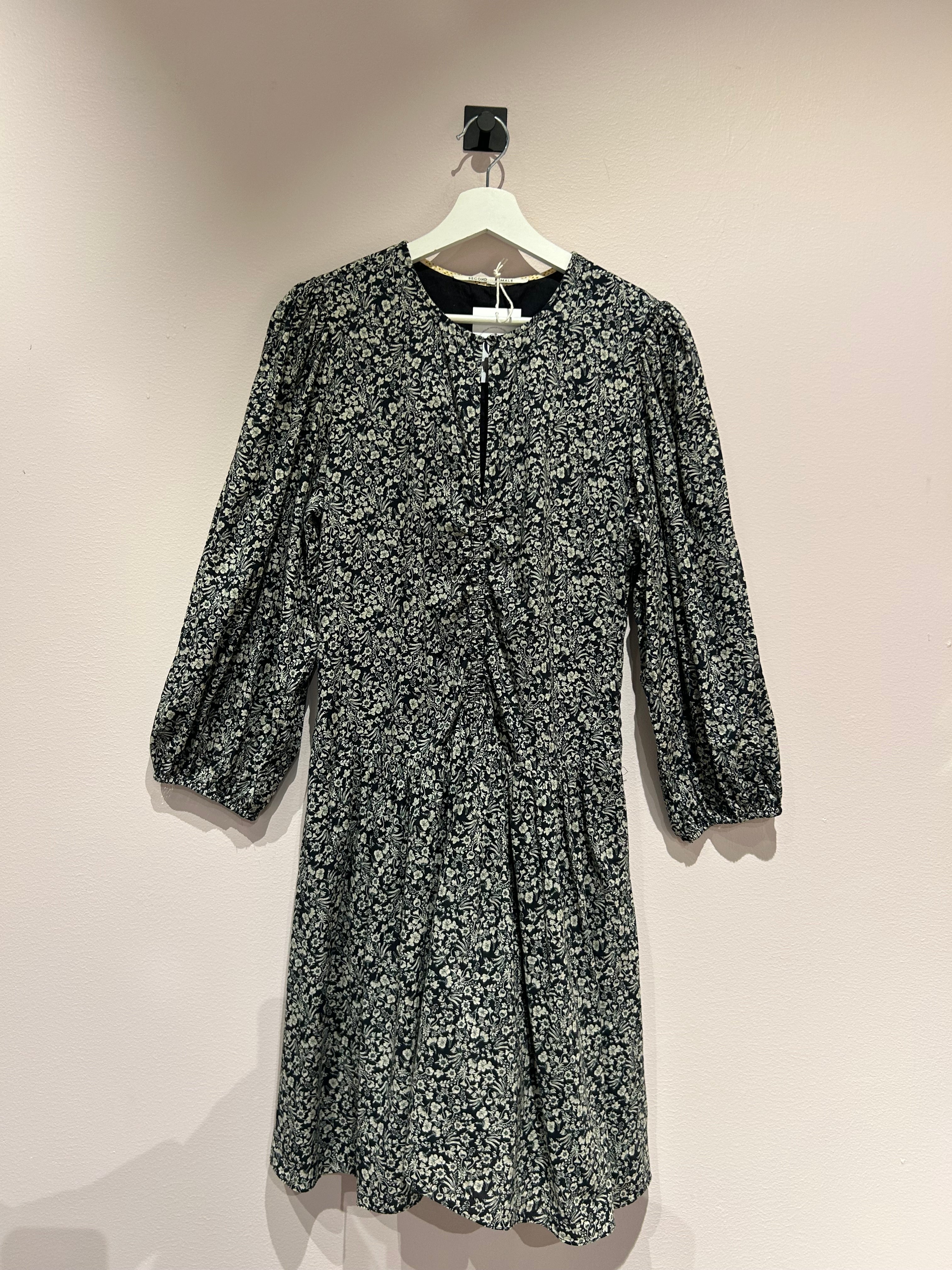 Second Female Dresses S