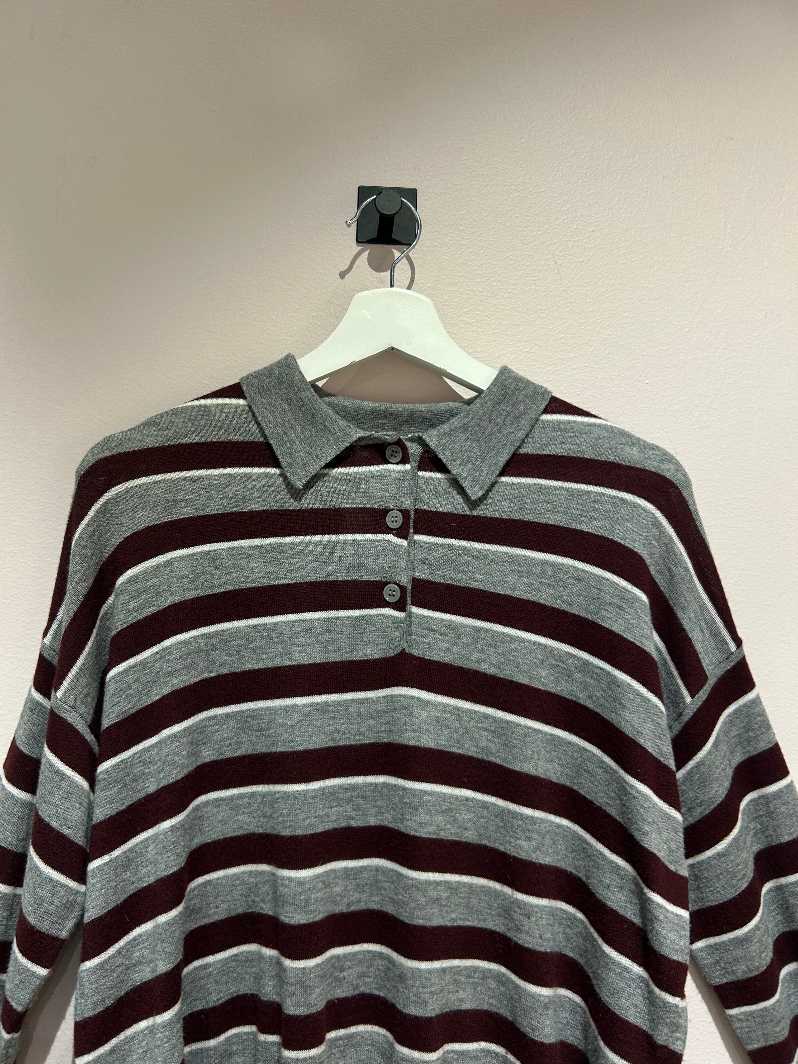 Second Female Sweaters S