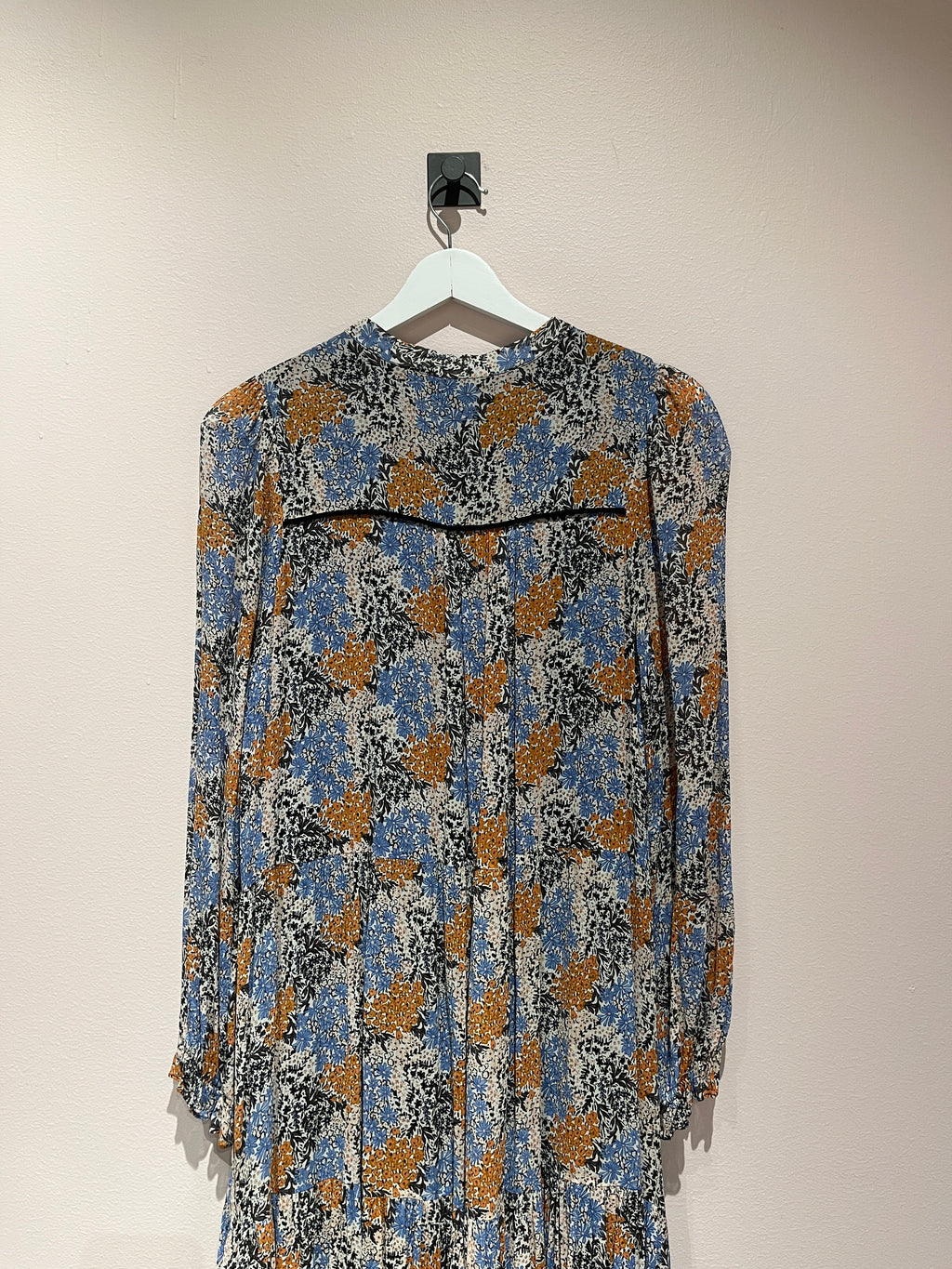 Second Female Dresses S