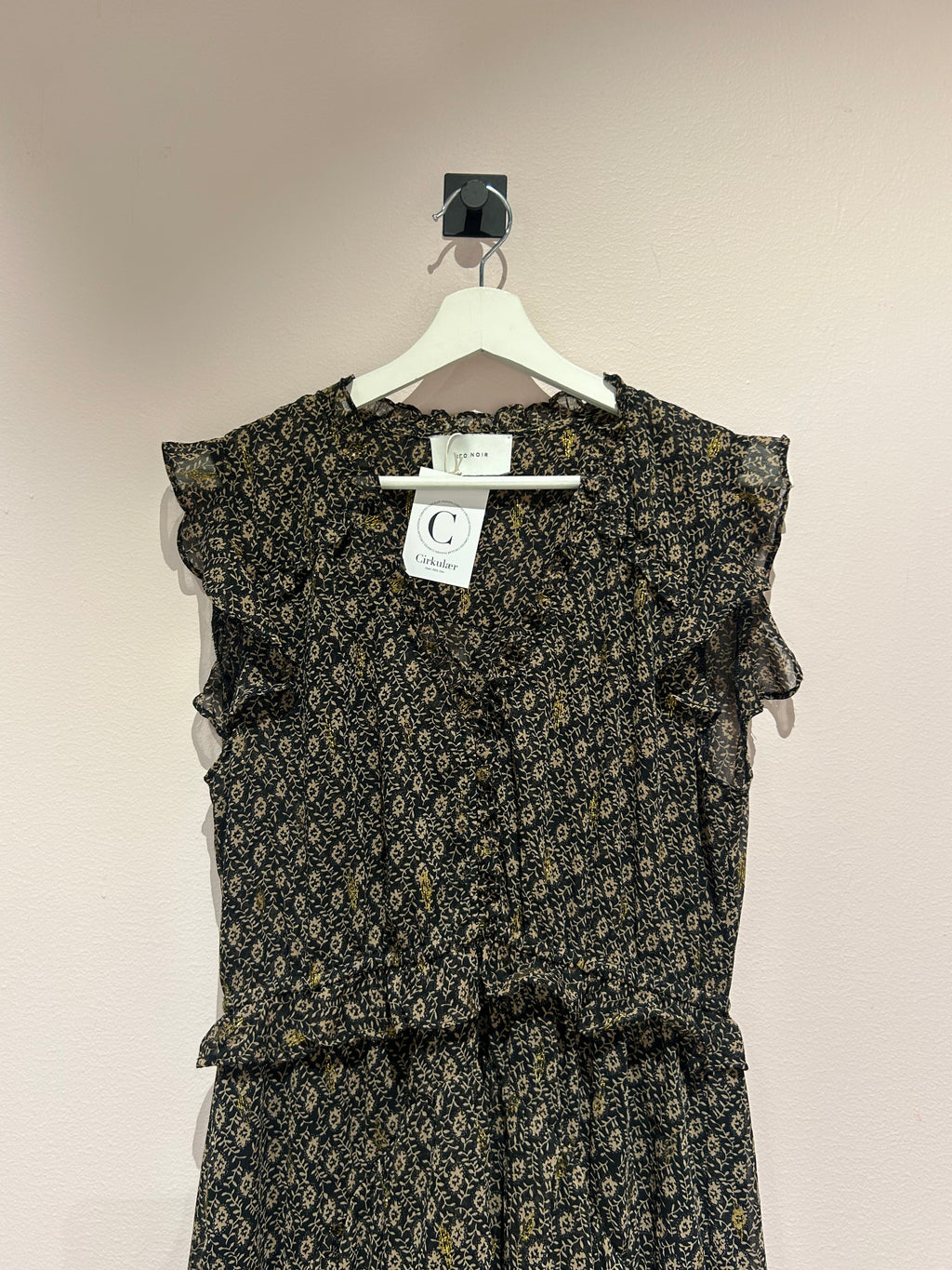Neo Noir Dresses M