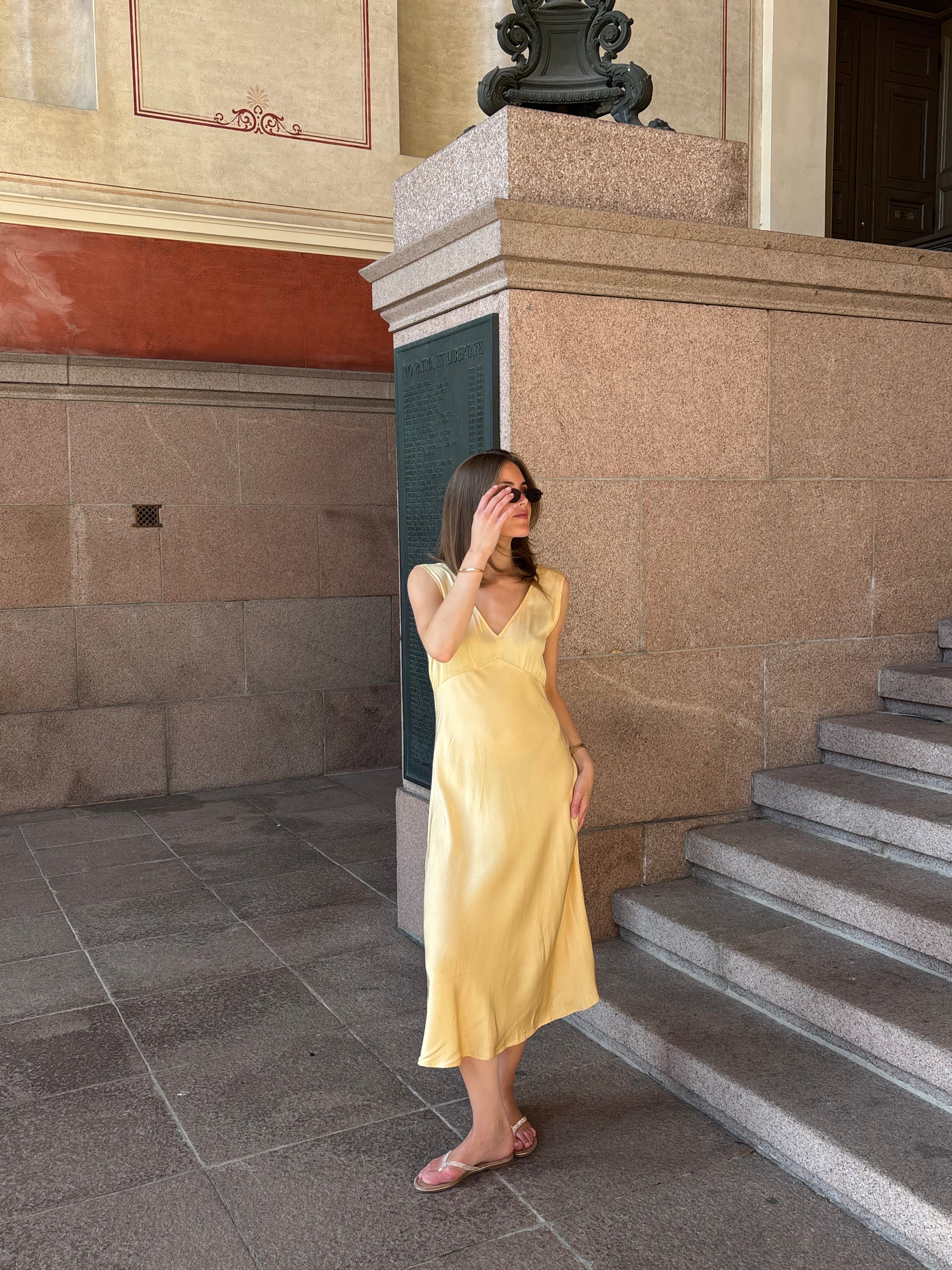 Second Female Dresses S