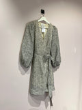 Second Female Dresses M