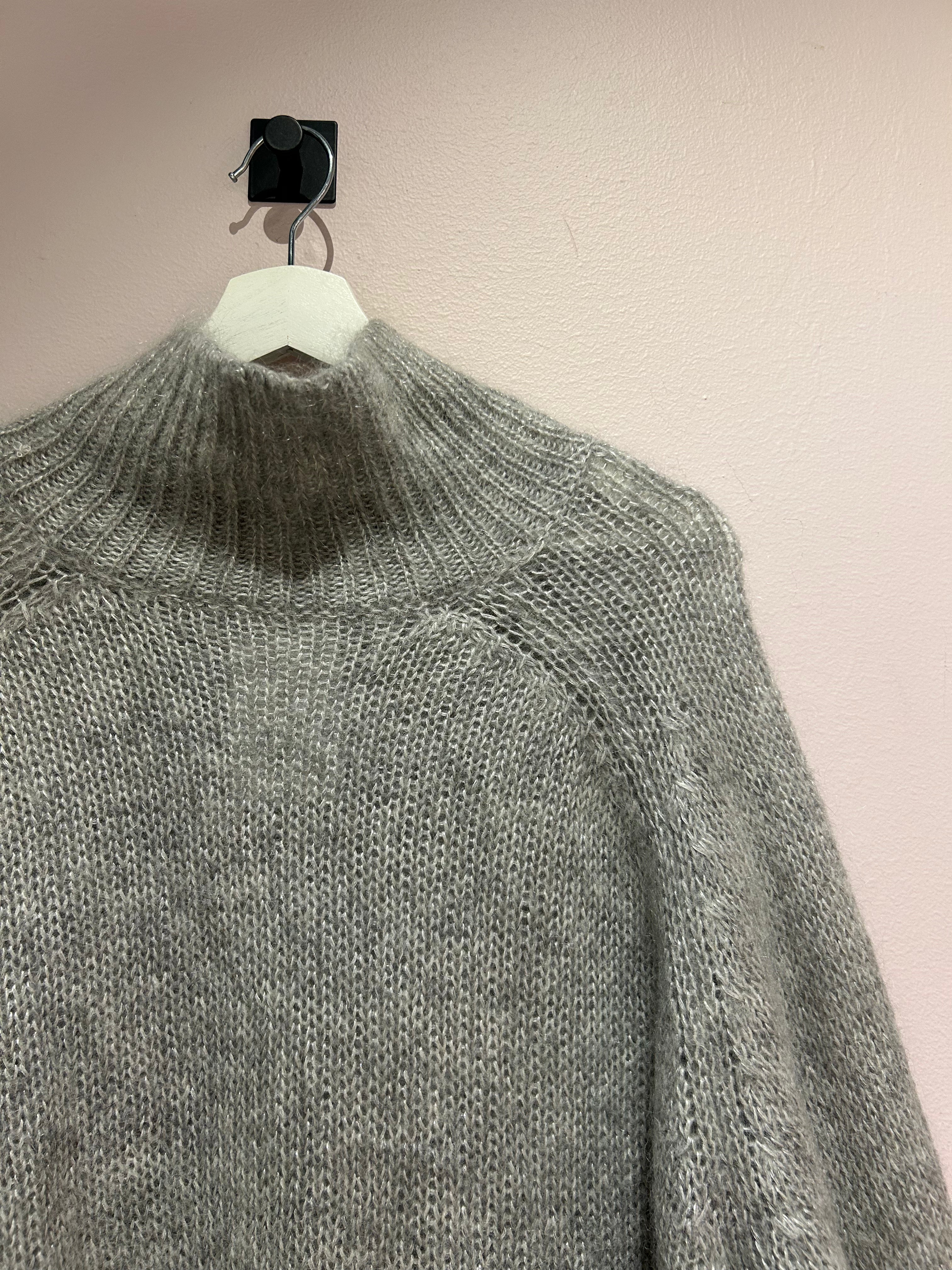 Arnie Says Sweaters M