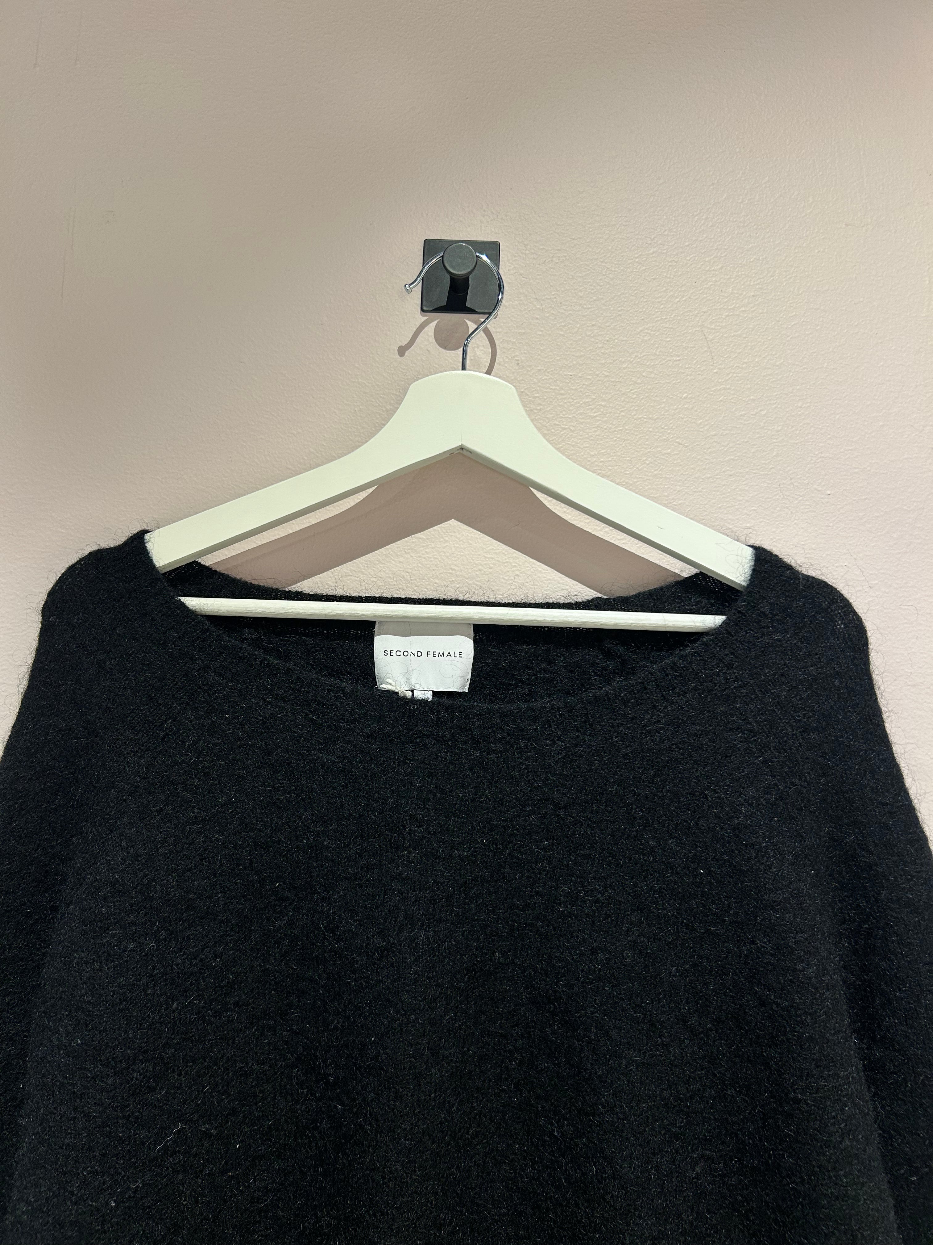 Second Female Sweaters XL