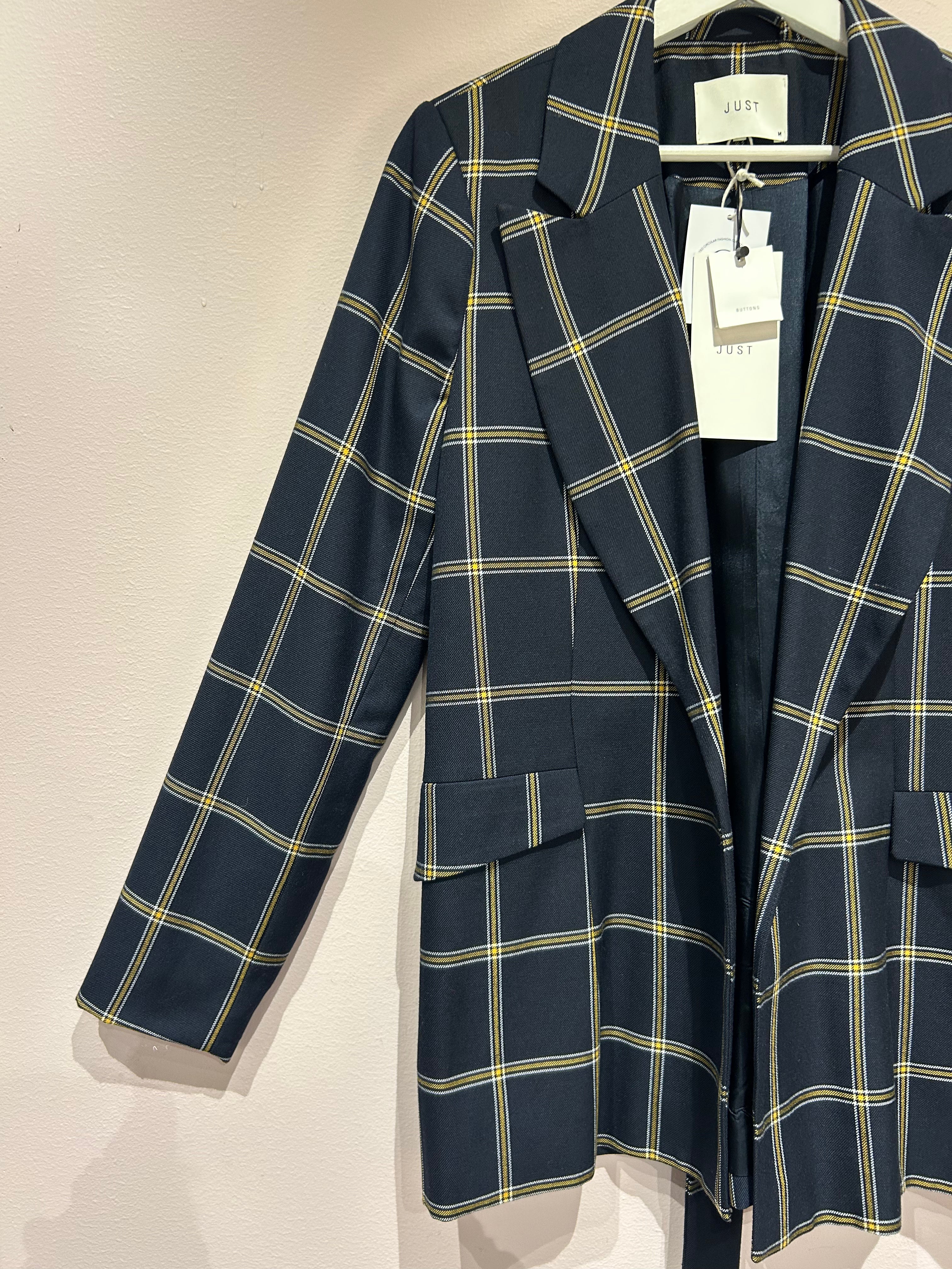 Just female Blazer M
