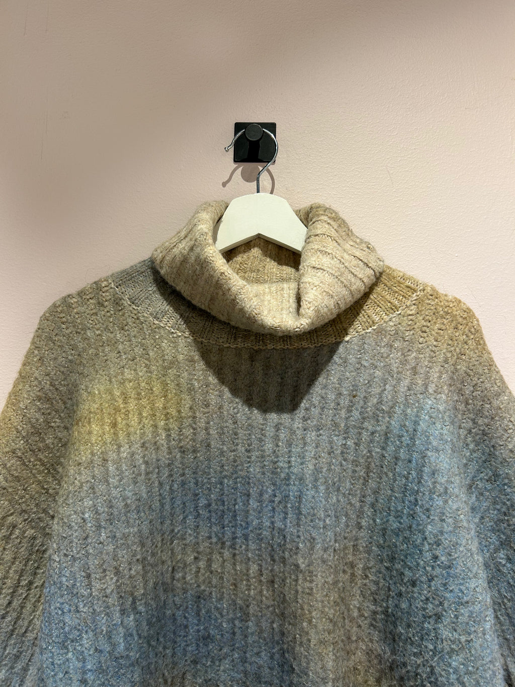 Holzweiler Sweaters XS