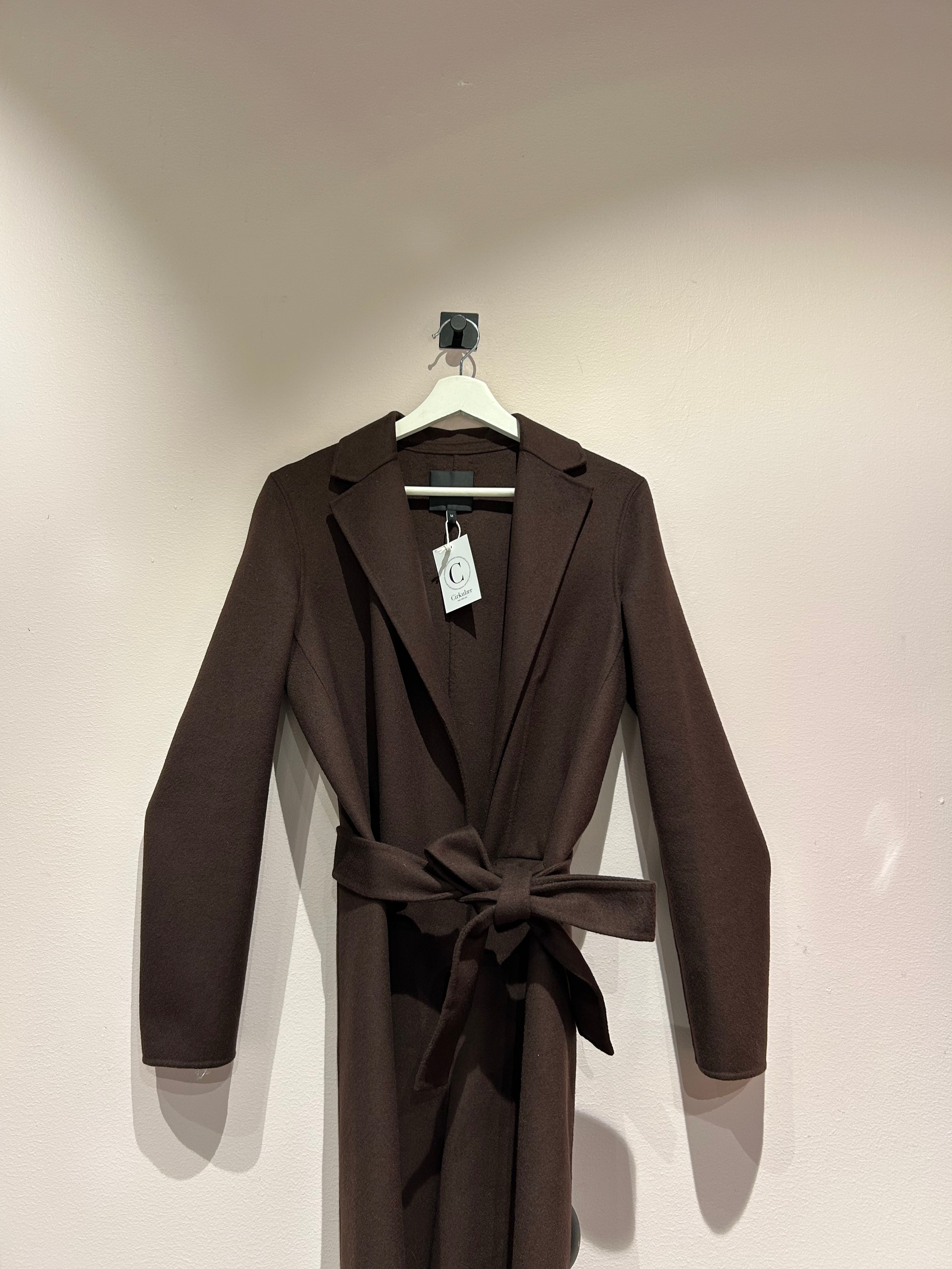 theory Coats & Jackets M