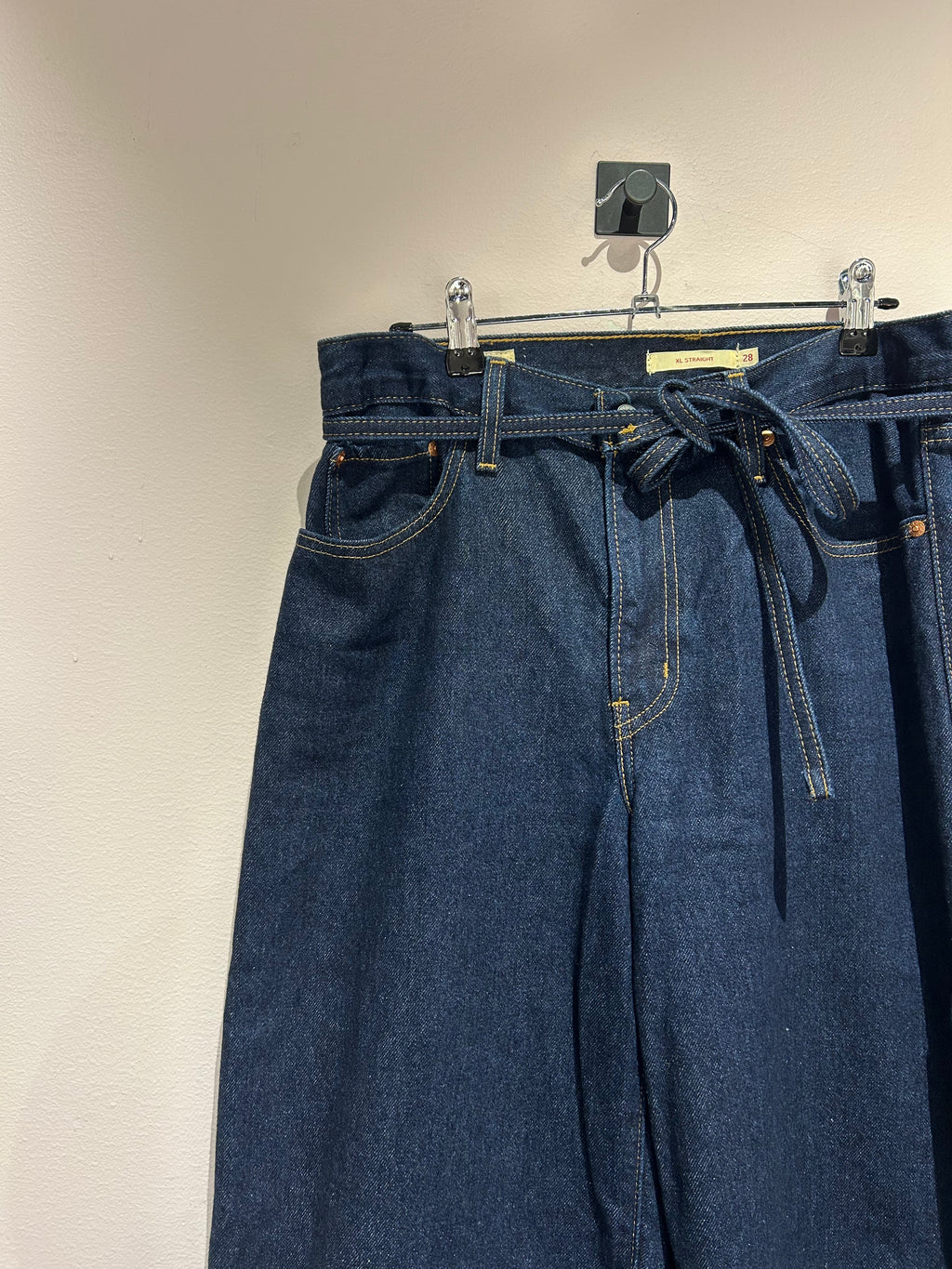 Levis Jeans 28
