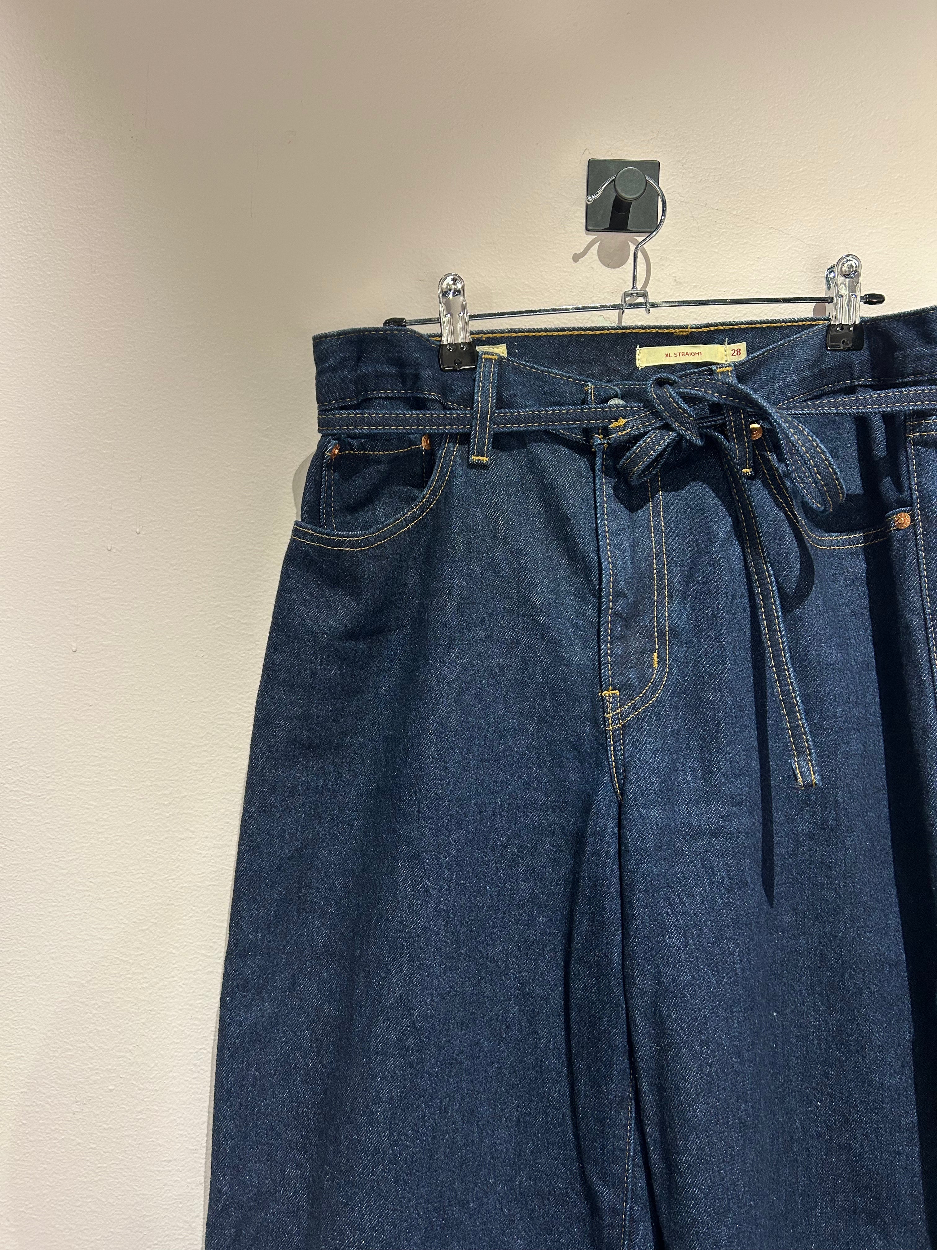 Levis Jeans 28