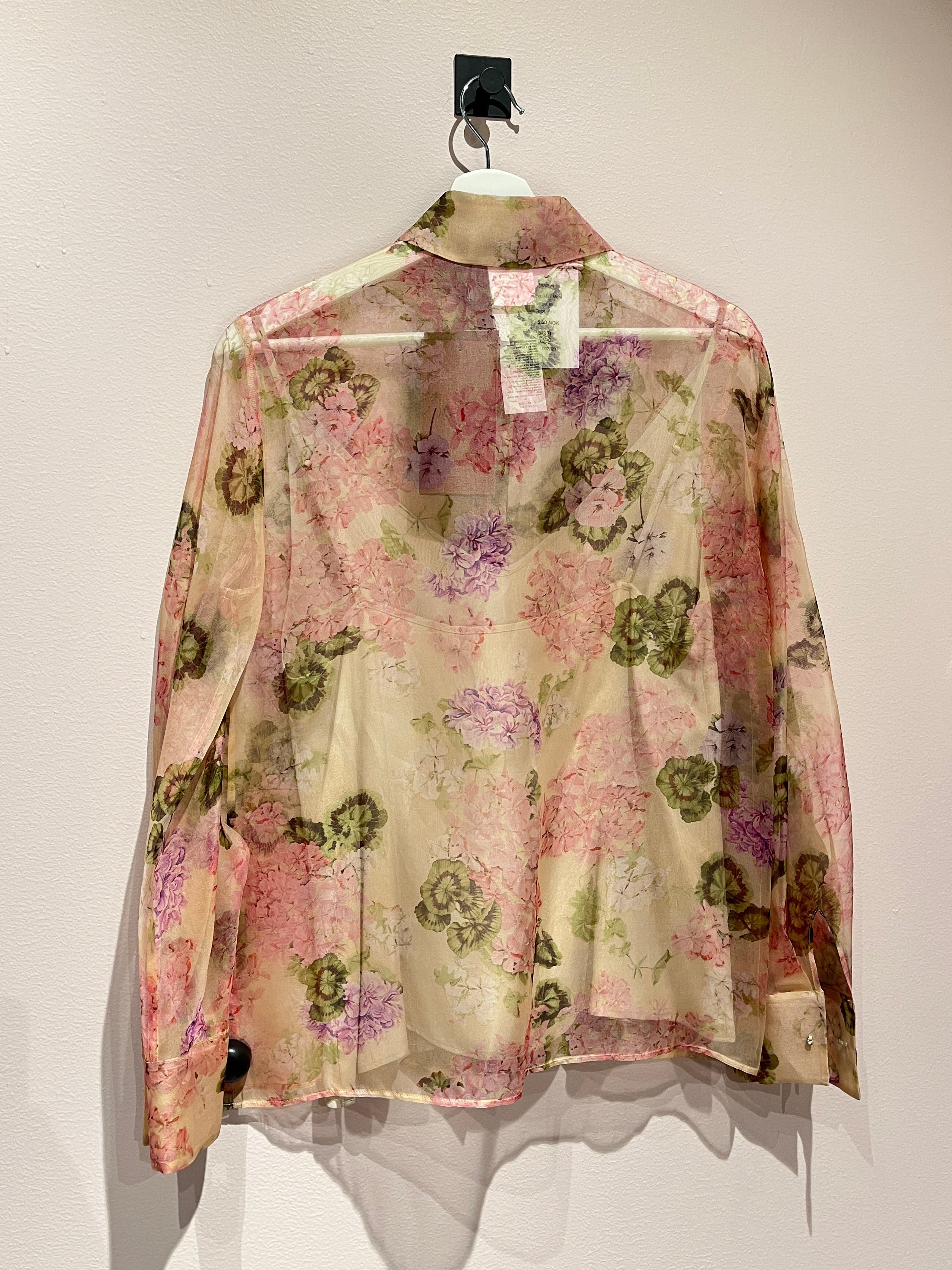 092320 - Max Mara - Blouses - Pink - M - Image 2 circular-filename:01_07_2026_8c01bd21-14ec-41af-8b7c-1089106565de_captured_image circular-filename:01_07_2026_8c01bd21-14ec-41af-8b7c-1089106565de_captured_image