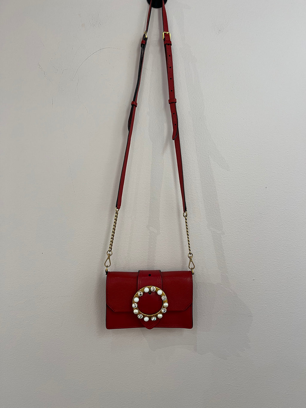 092802 - Miu Miu - Cross Body Bags - Red - Image 1 circular-filename:01_07_2026_cb63fc8f-f98a-4e3f-831f-1f102b2d943f_captured_image