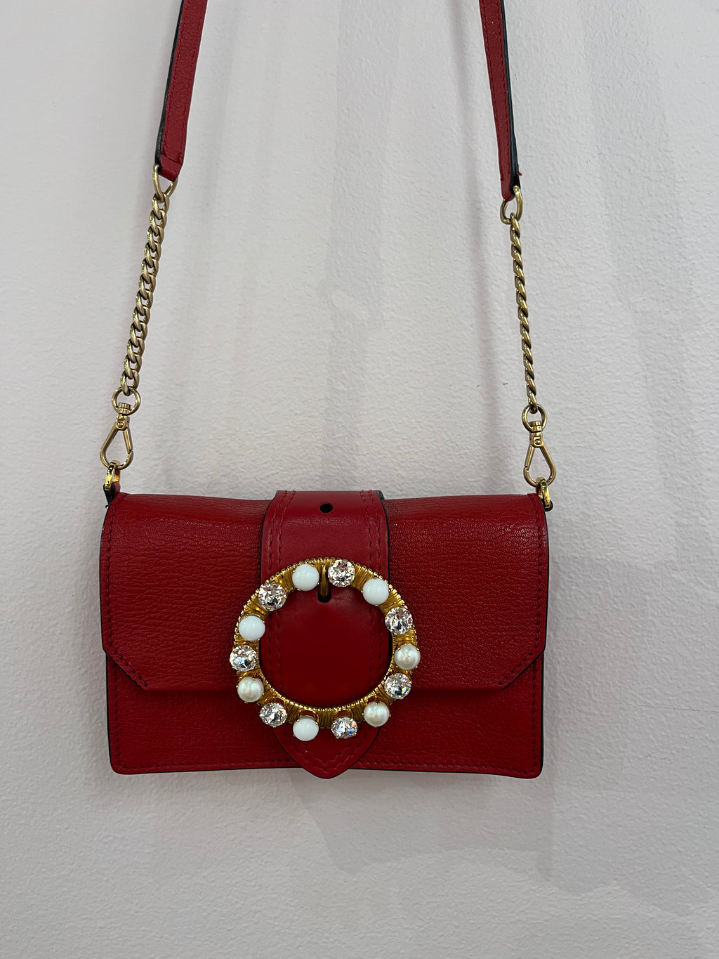 092802 - Miu Miu - Cross Body Bags - Red - Image 2 circular-filename:01_07_2026_f49189ae-557d-4b08-a736-596d95426dc3_captured_image