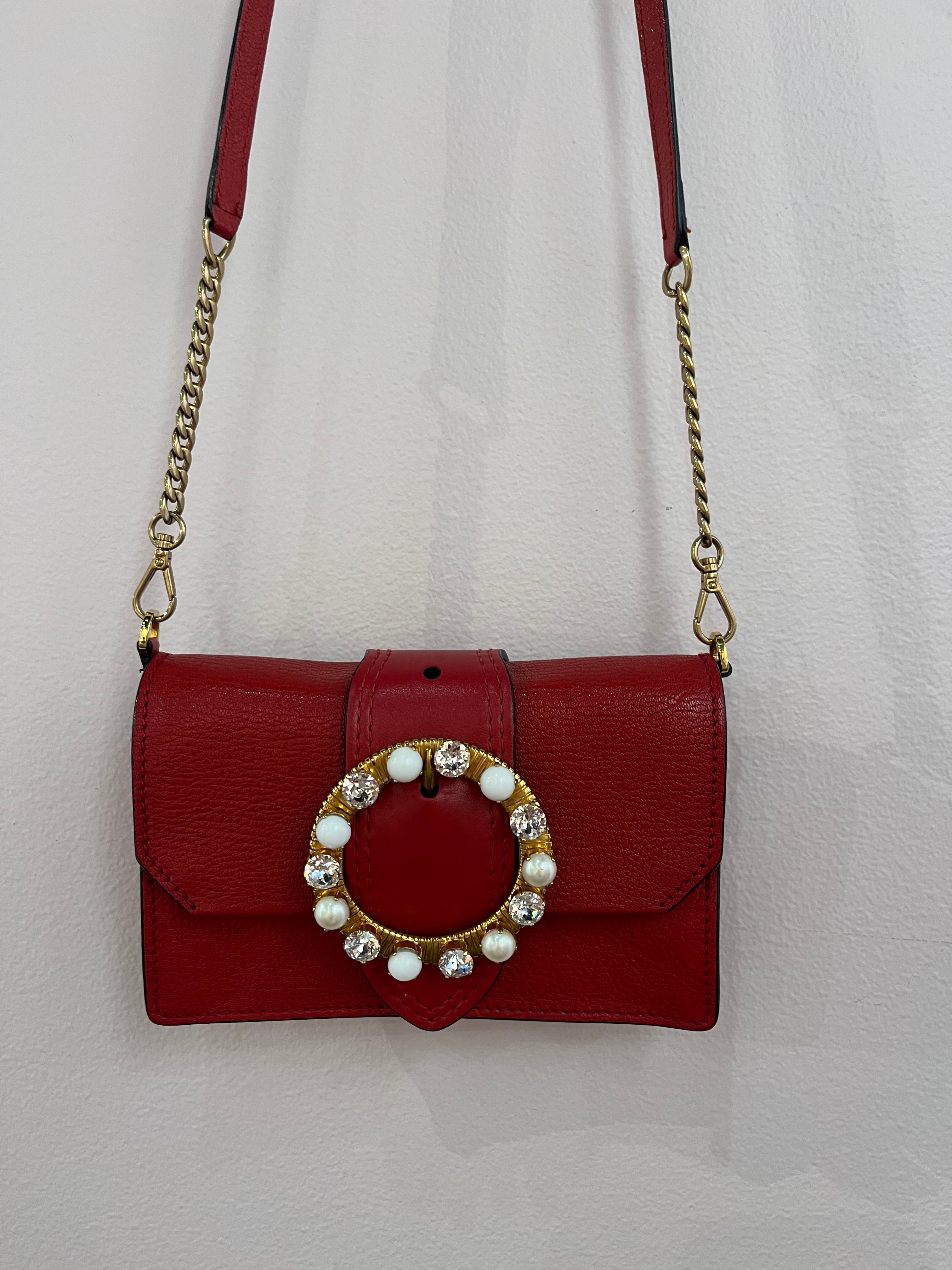 092802 - Miu Miu - Cross Body Bags - Red - Image 2 circular-filename:01_07_2026_f49189ae-557d-4b08-a736-596d95426dc3_captured_image