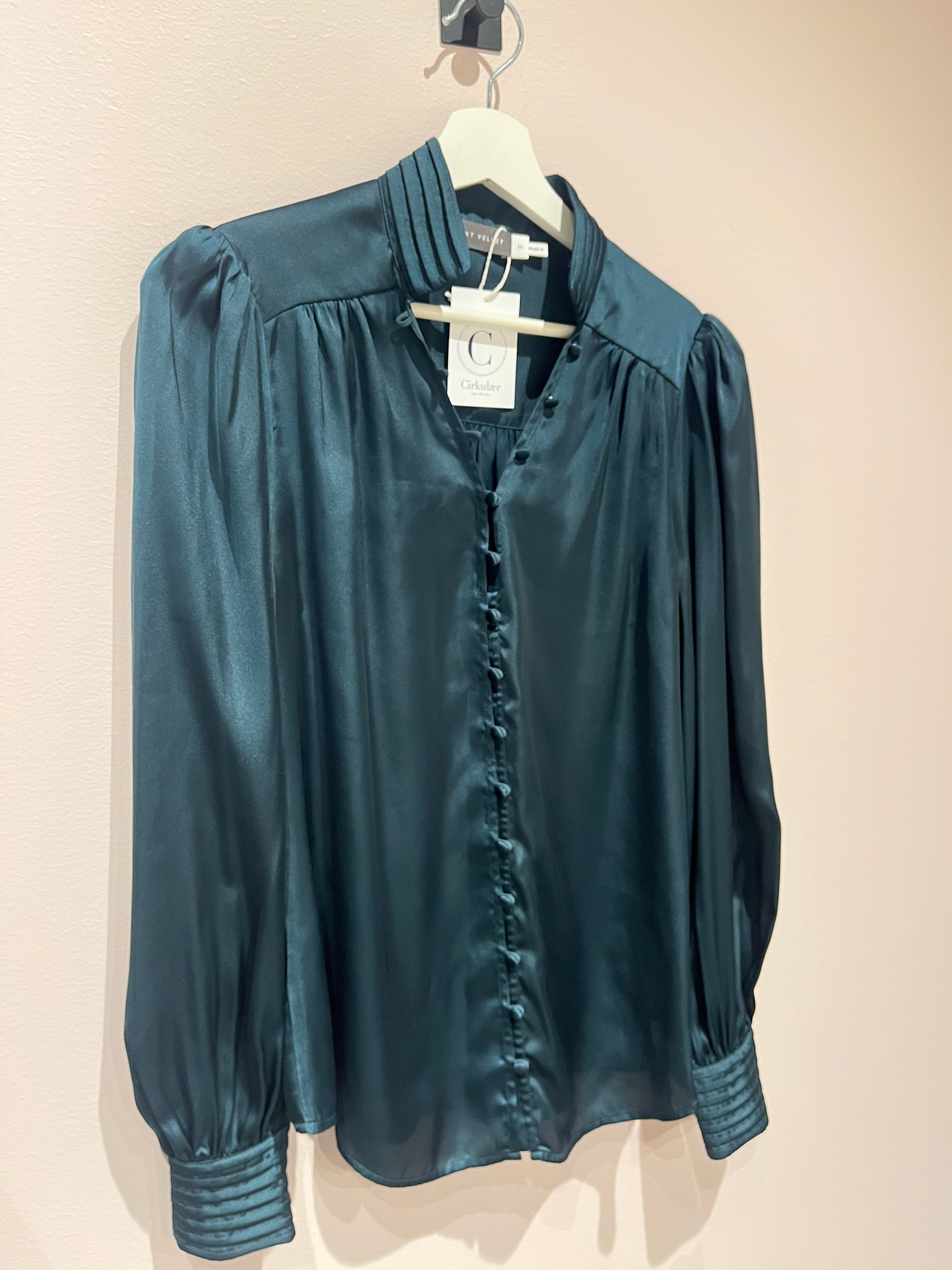 092813 - mint velvet - Blouses - Turquoise - M - Image 1 circular-filename:03_07_2026_c2f9e062-f841-413c-9110-03ba35fb07ba_captured_image circular-filename:03_07_2026_c2f9e062-f841-413c-9110-03ba35fb07ba_captured_image