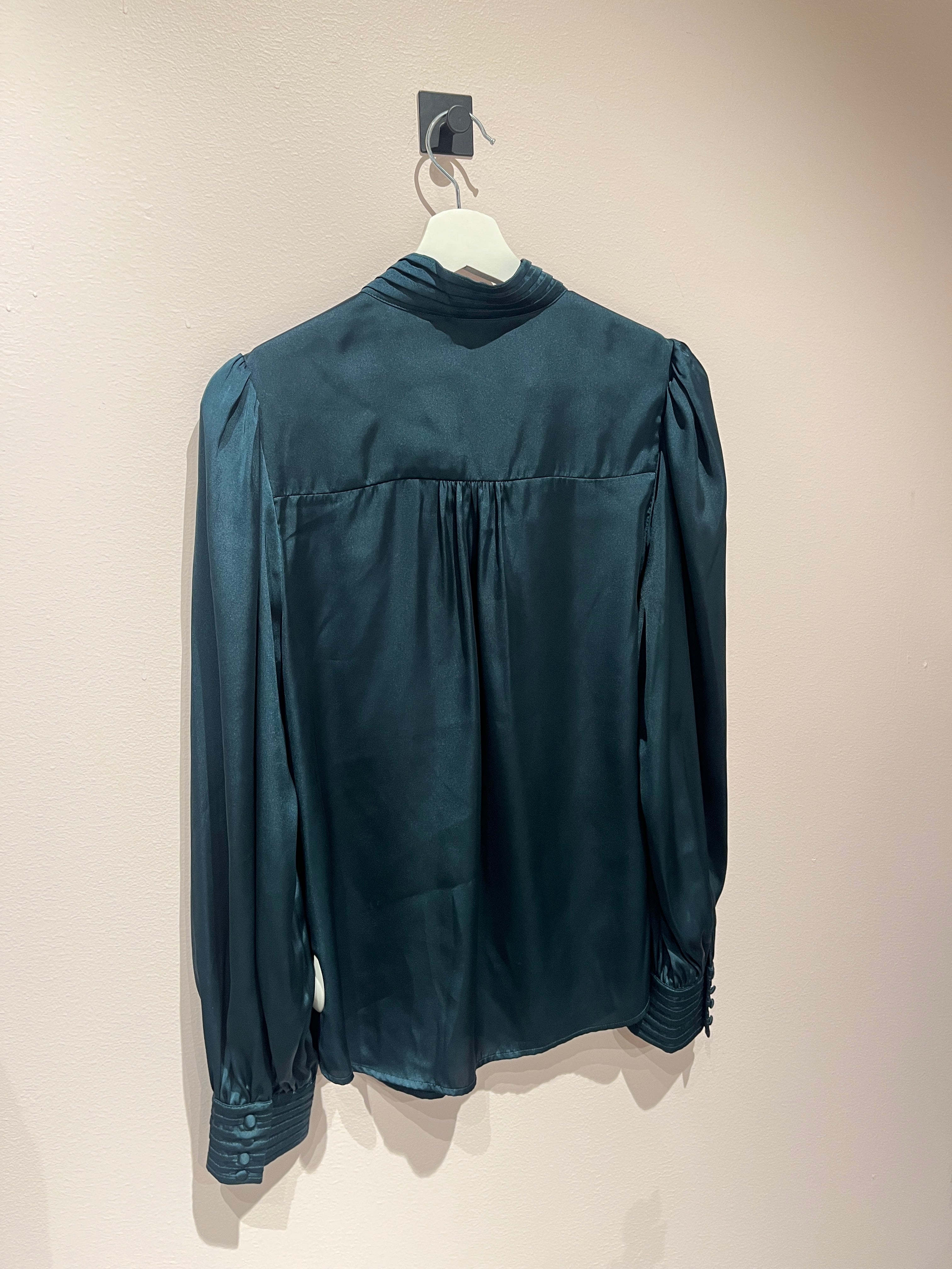 092813 - mint velvet - Blouses - Turquoise - M - Image 3 circular-filename:03_07_2026_e11c0149-45cd-4659-94a2-416938a62a35_captured_image circular-filename:03_07_2026_e11c0149-45cd-4659-94a2-416938a62a35_captured_image
