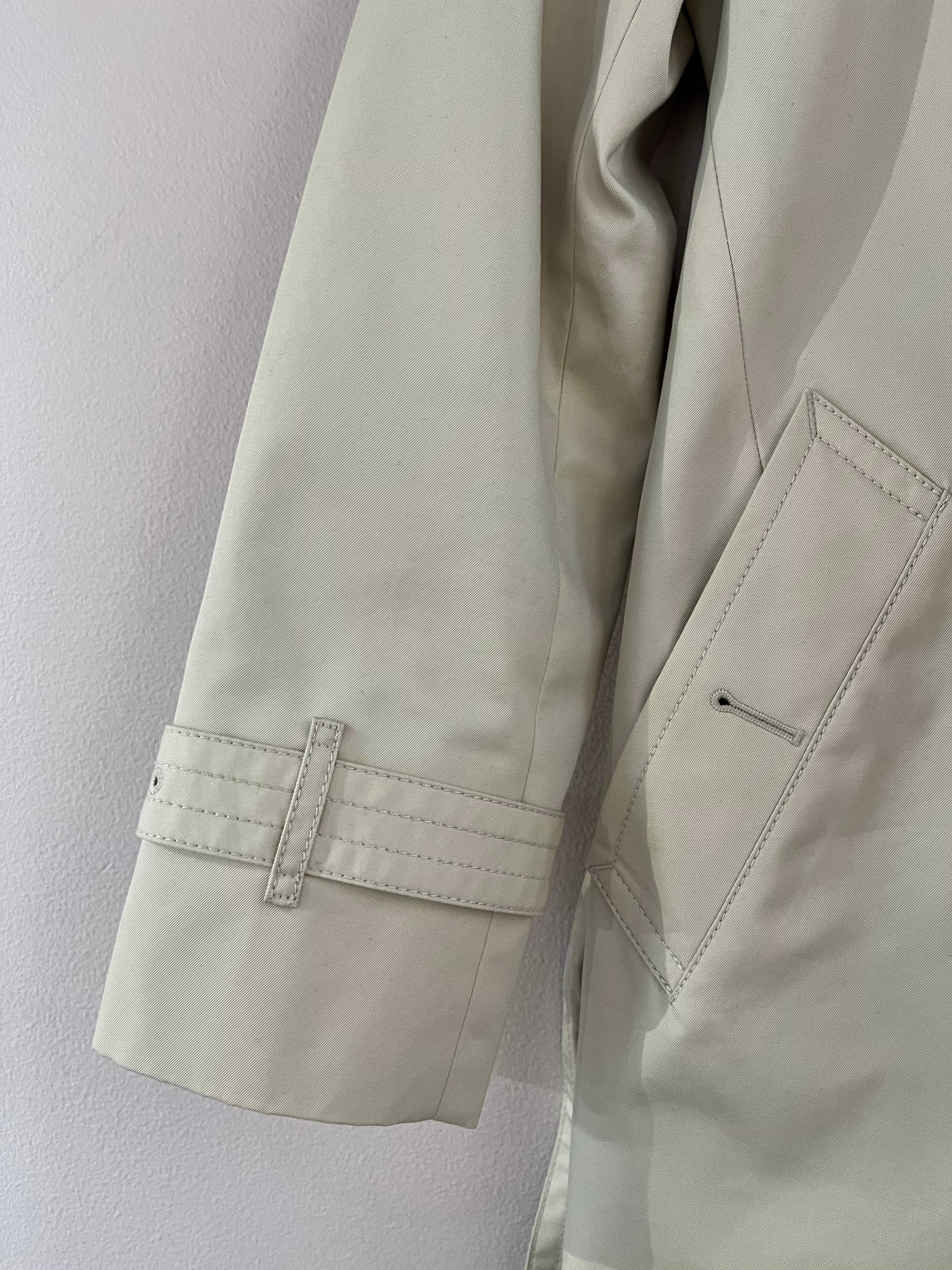 096958 - Coach - Trench Coats - Beige - M - Image 5 circular-filename:03_08_2026_c90fee7f-5f38-4d11-b0d3-f822b2d090f4_captured_image