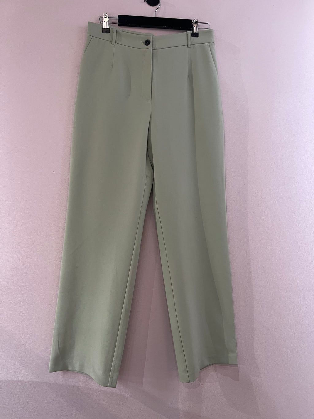 097331 - Urban Pioneers - Pants - Green - L - Image 1 circular-filename:05_08_2026_bd868614-e3ae-4ca9-ad52-24bb00d54f59_captured_image