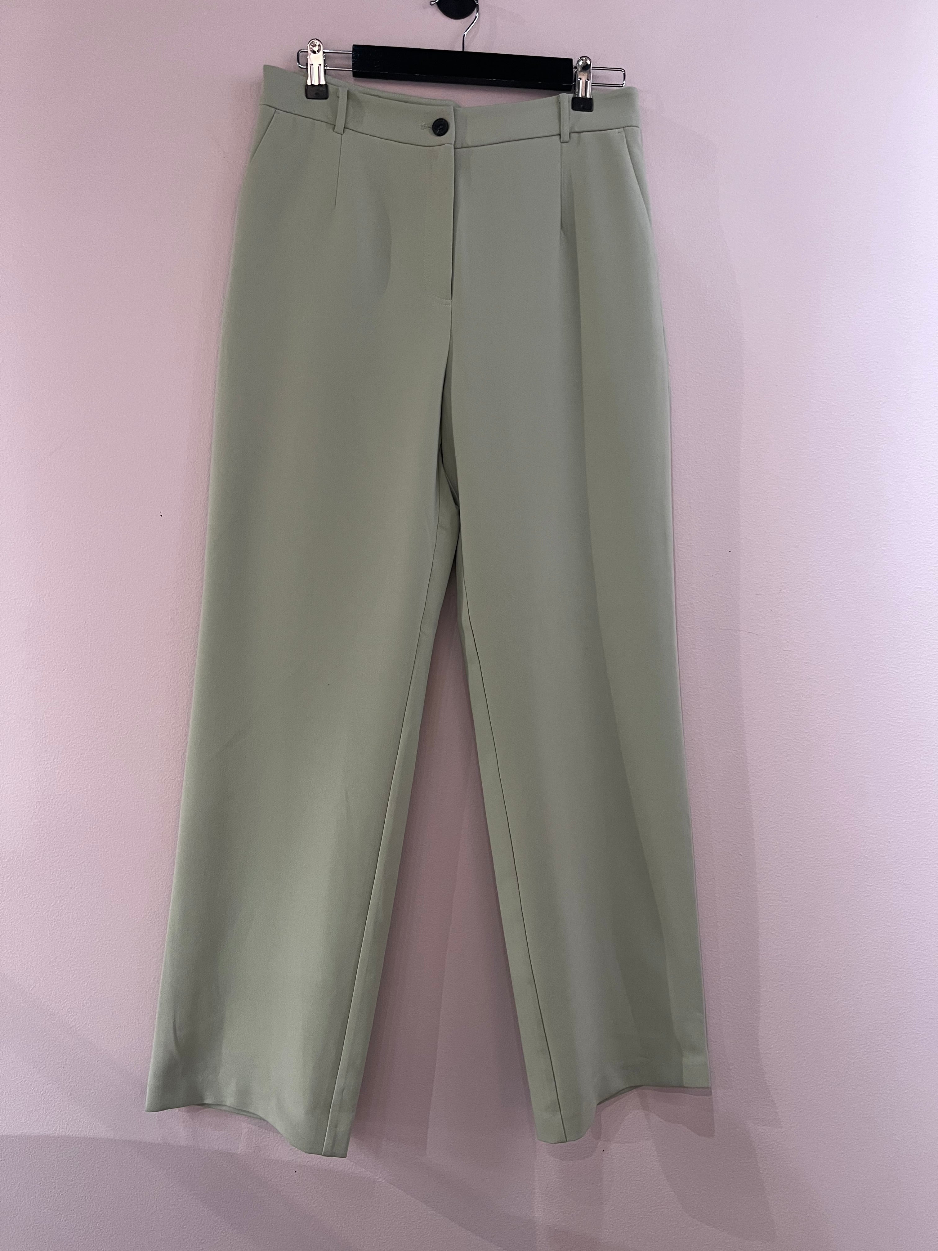 097331 - Urban Pioneers - Pants - Green - L - Image 1 circular-filename:05_08_2026_bd868614-e3ae-4ca9-ad52-24bb00d54f59_captured_image