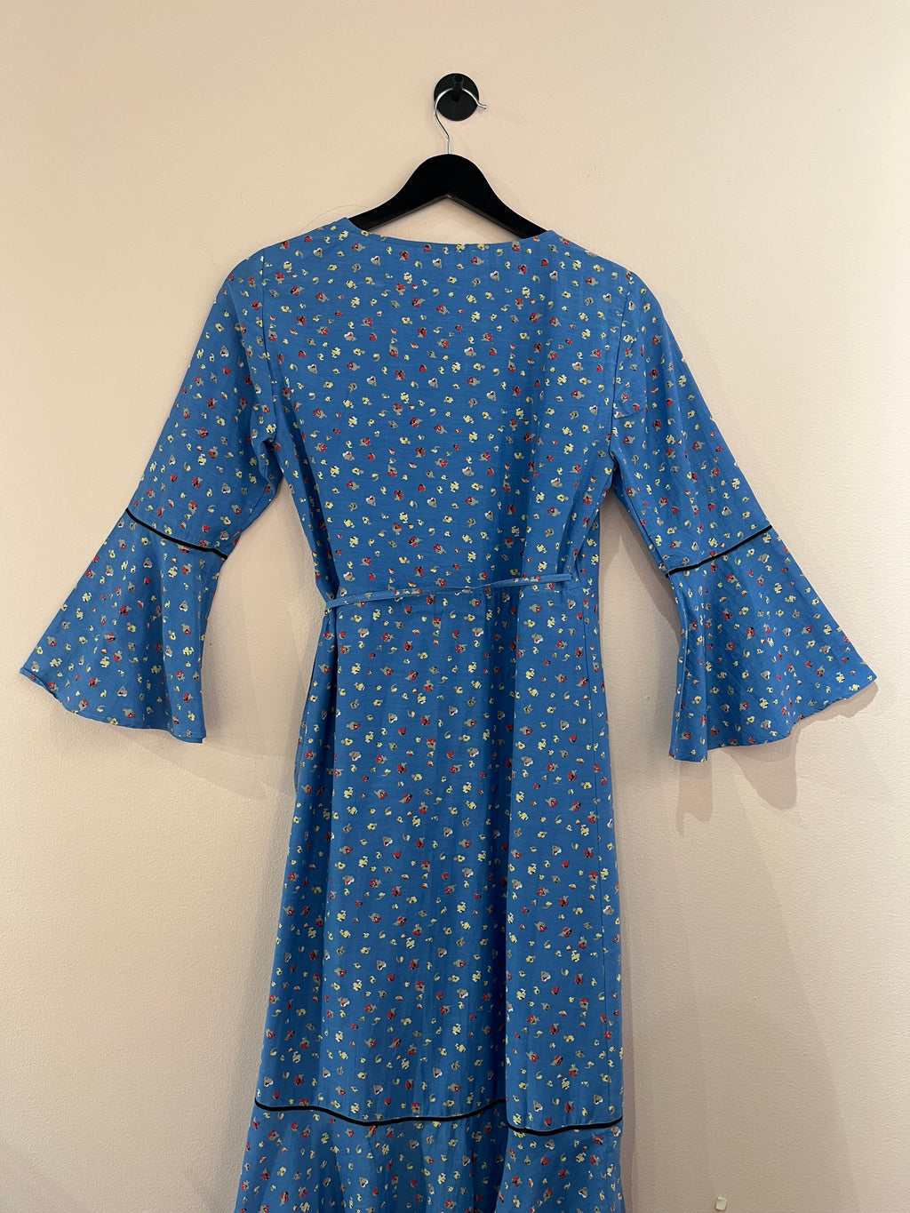 093591 - Ganni - Dresses - Blue - 34 - Image 1 circular-filename:06_07_2026_69429de7-51c2-4a6e-bfa8-89646c30dfe0_captured_image