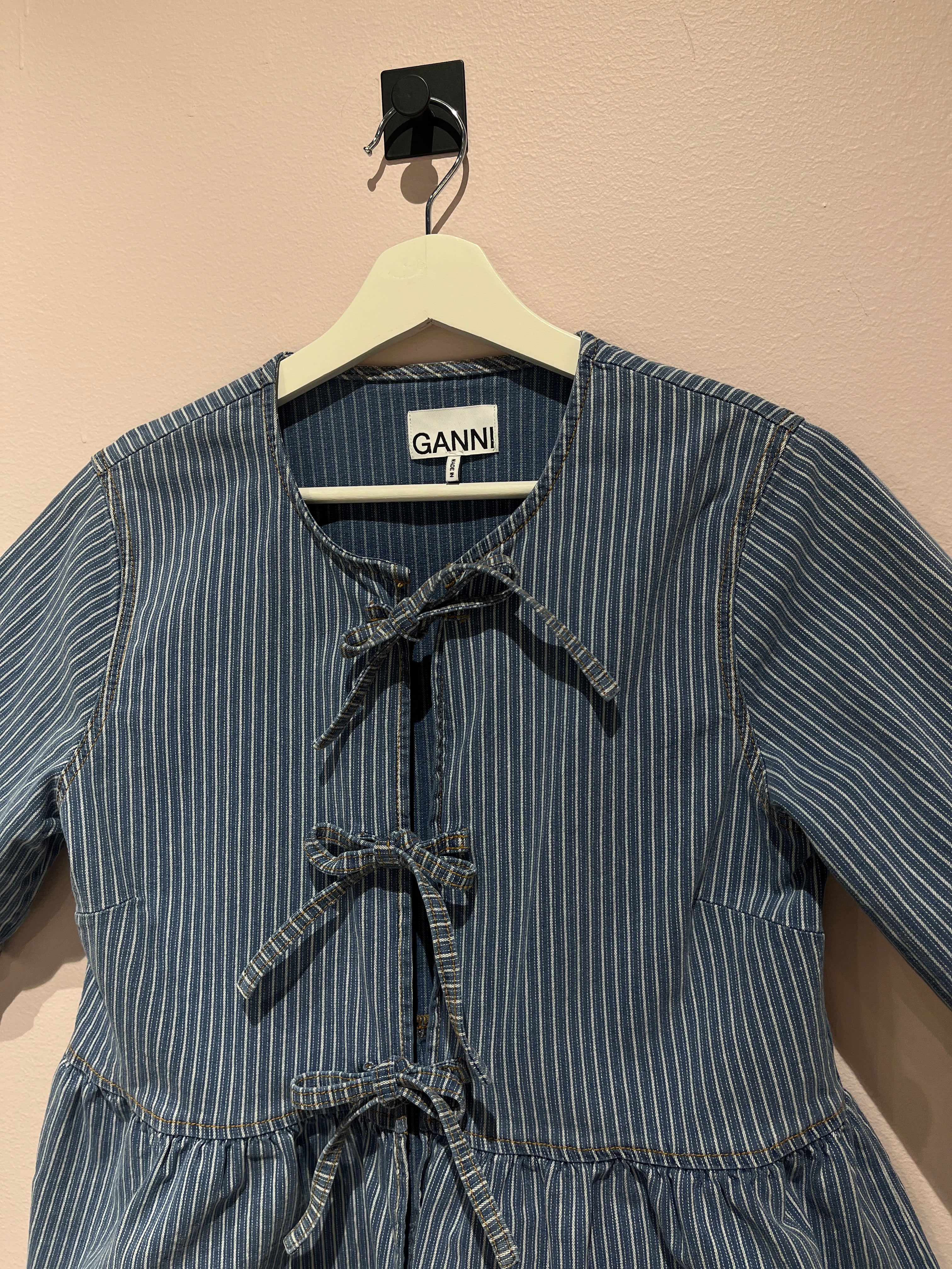 093523 - Ganni - Blouses - Blue - 38 - Image 3 circular-filename:06_07_2026_9d305311-0e75-4f49-8e8d-8f59a5cd1a5b_captured_image
