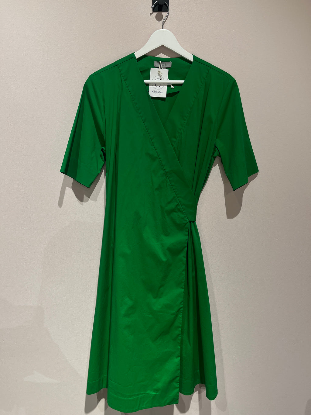 091808 - COS - Dresses - Green - 38 - Image 3 circular-filename:06_07_2026_b795d0d0-329a-49be-a118-41de0fa09935_captured_image circular-filename:06_07_2026_b795d0d0-329a-49be-a118-41de0fa09935_captured_image