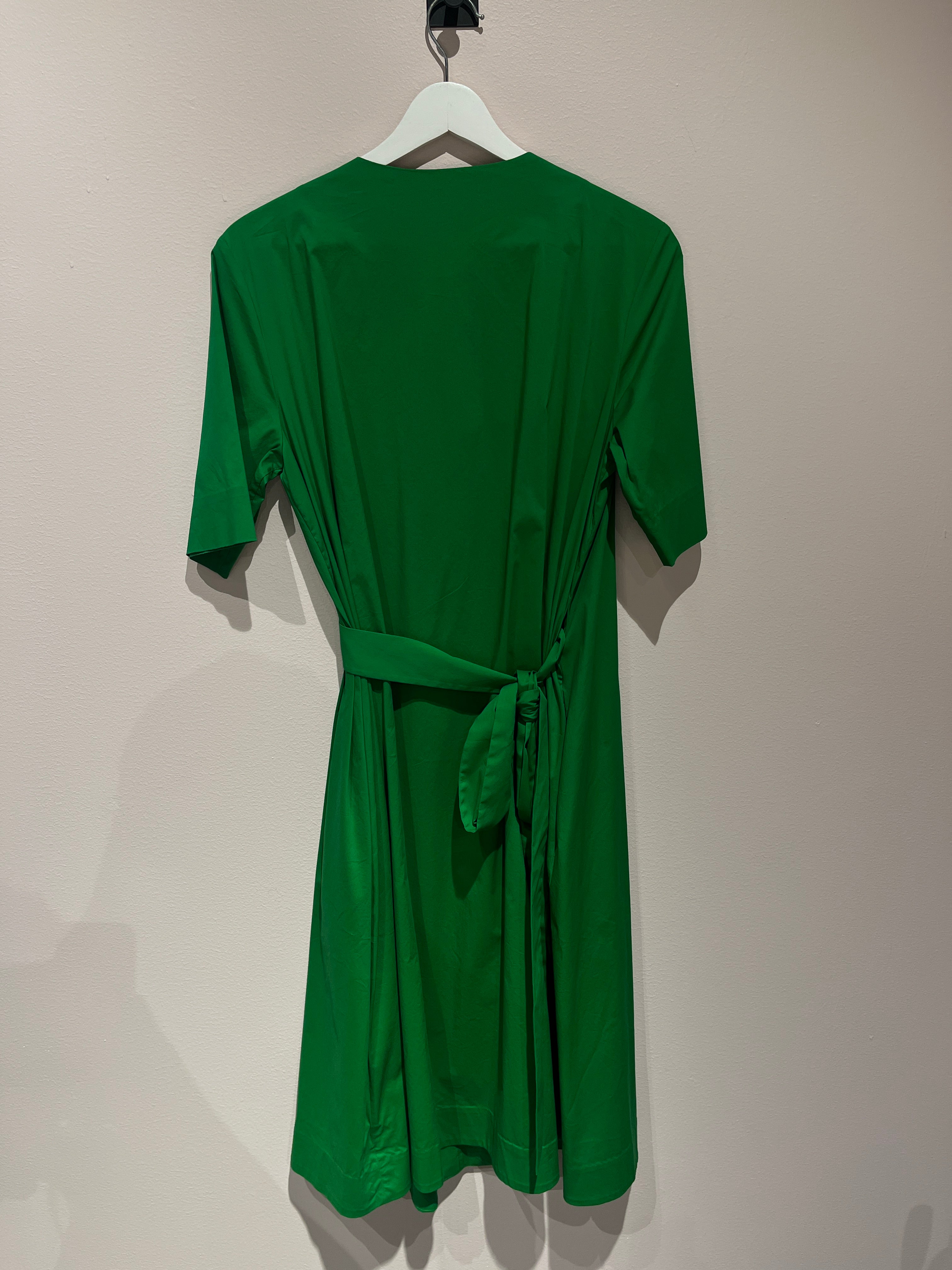 091808 - COS - Dresses - Green - 38 - Image 4 circular-filename:06_07_2026_bed386b5-fc03-438d-9fe0-8b6f0f07a47b_captured_image circular-filename:06_07_2026_bed386b5-fc03-438d-9fe0-8b6f0f07a47b_captured_image