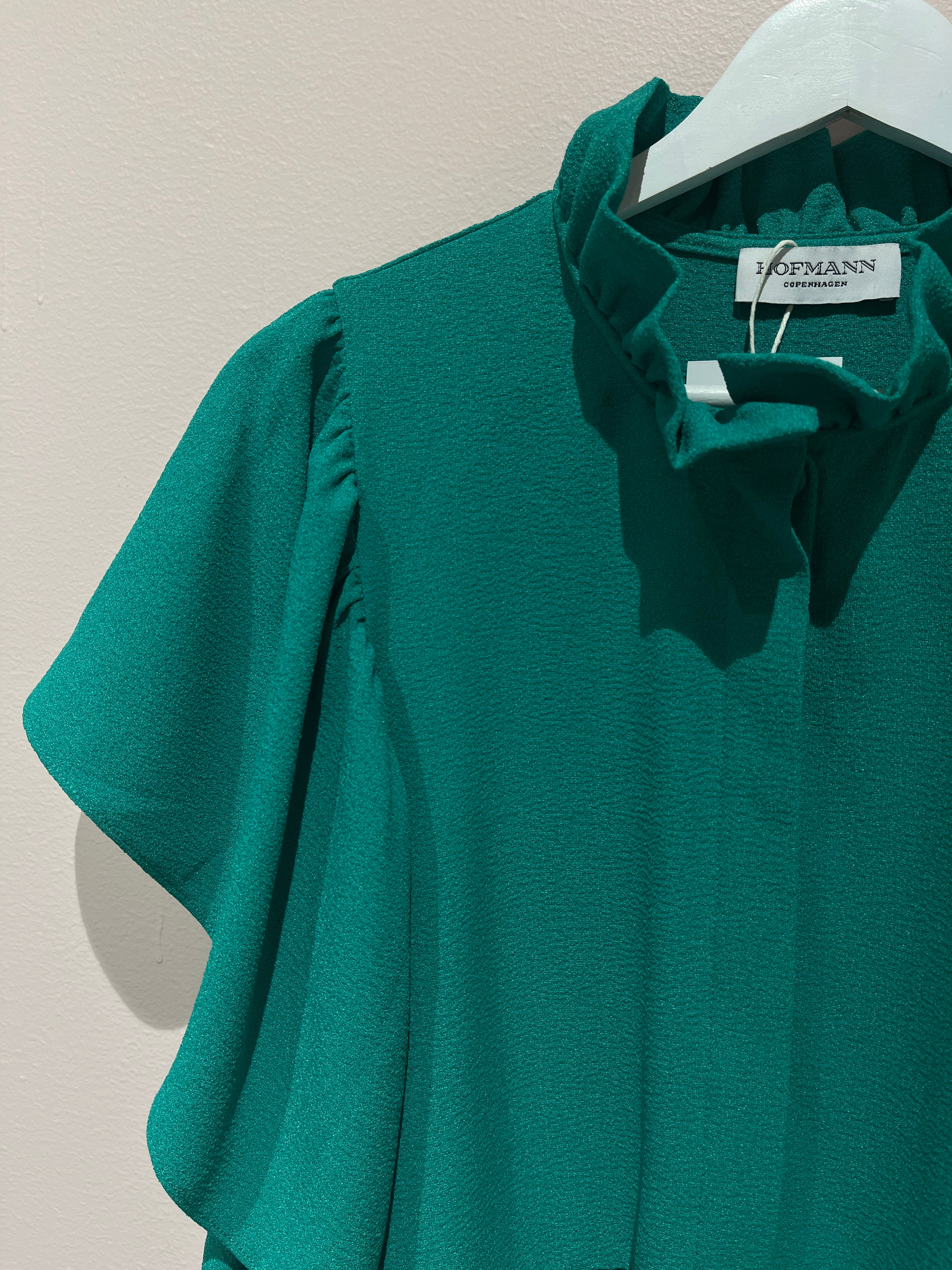 093398 - Hofmann Copenhagen - Blouses - Green - 36 - Image 4 circular-filename:06_07_2026_ed0110dc-9949-4454-b6f7-3428d11dbfca_captured_image circular-filename:06_07_2026_ed0110dc-9949-4454-b6f7-3428d11dbfca_captured_image
