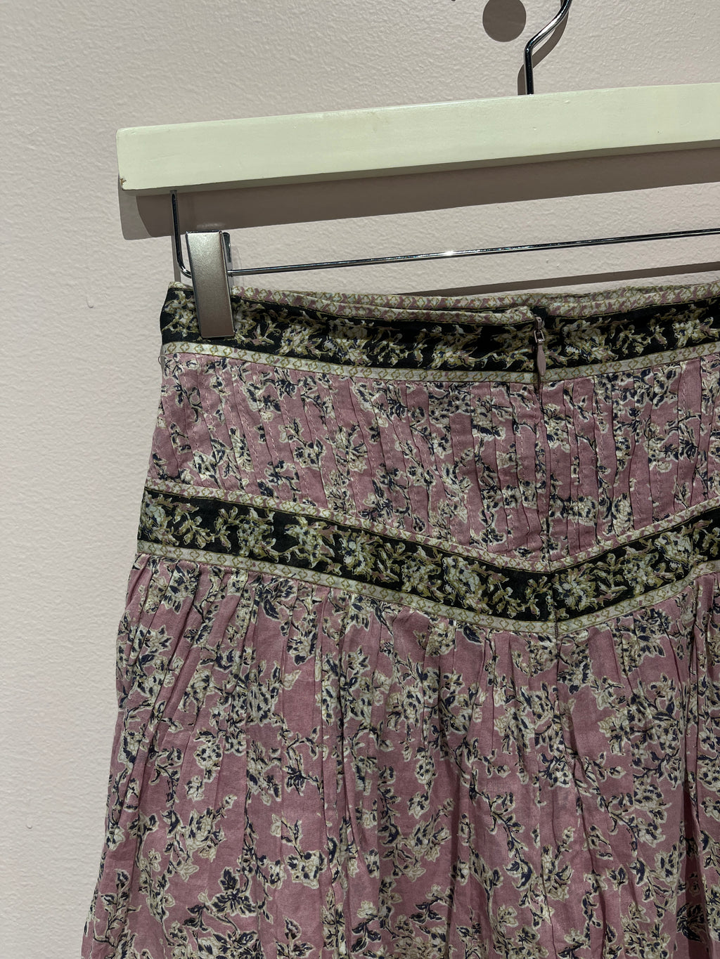 091519 - Isabel Marant Etoile - Skirts - Pink - 38 - Image 4 circular-filename:06_07_2026_d98625e7-12c1-4caa-86d1-966a1efd83ae_captured_image circular-filename:06_07_2026_d98625e7-12c1-4caa-86d1-966a1efd83ae_captured_image