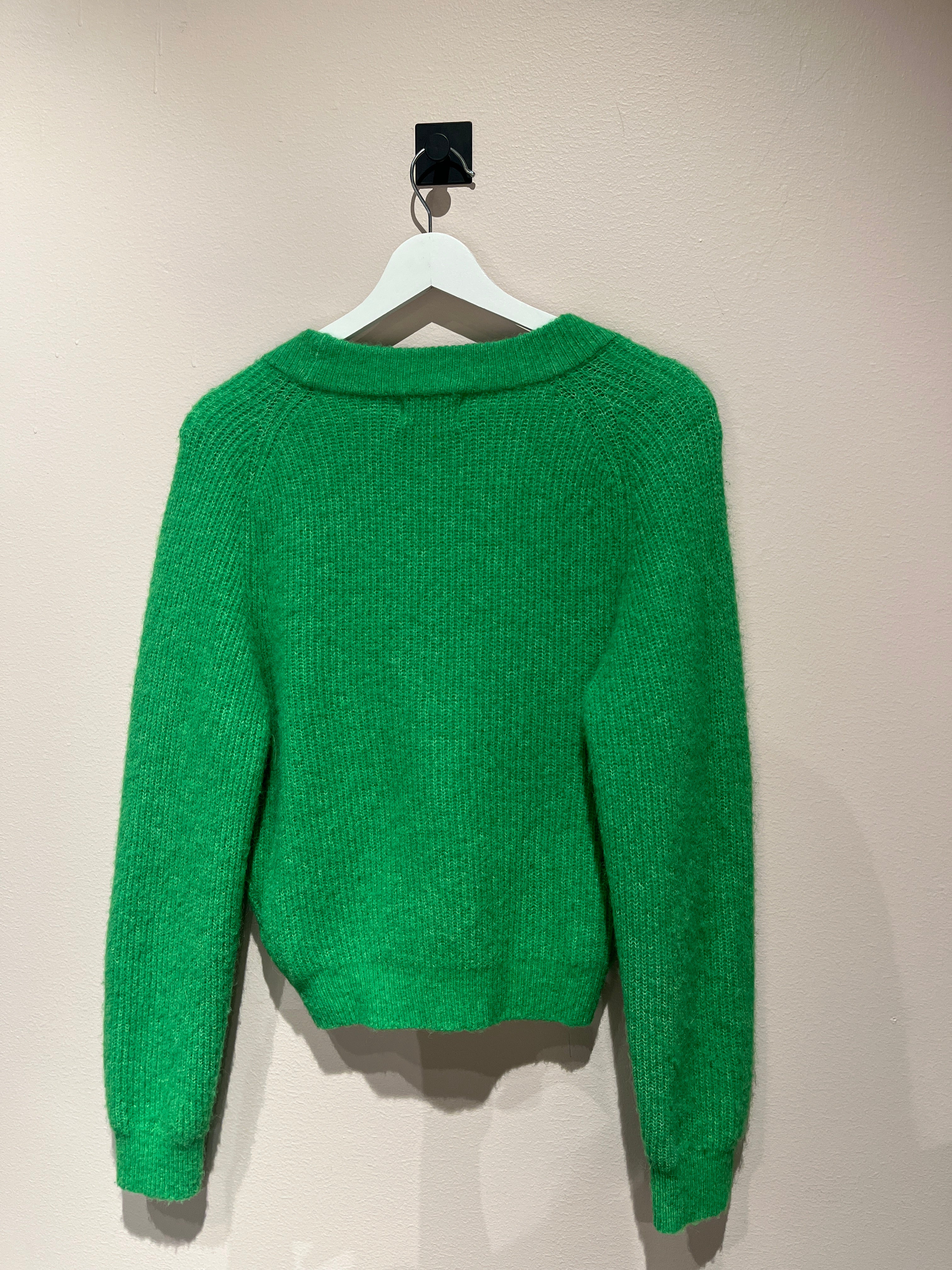 092074 - Ganni - Cardigans - Green - XS - Image 4 circular-filename:06_07_2026_da994458-2590-45c7-b0f9-aba2450df61b_captured_image circular-filename:06_07_2026_da994458-2590-45c7-b0f9-aba2450df61b_captured_image
