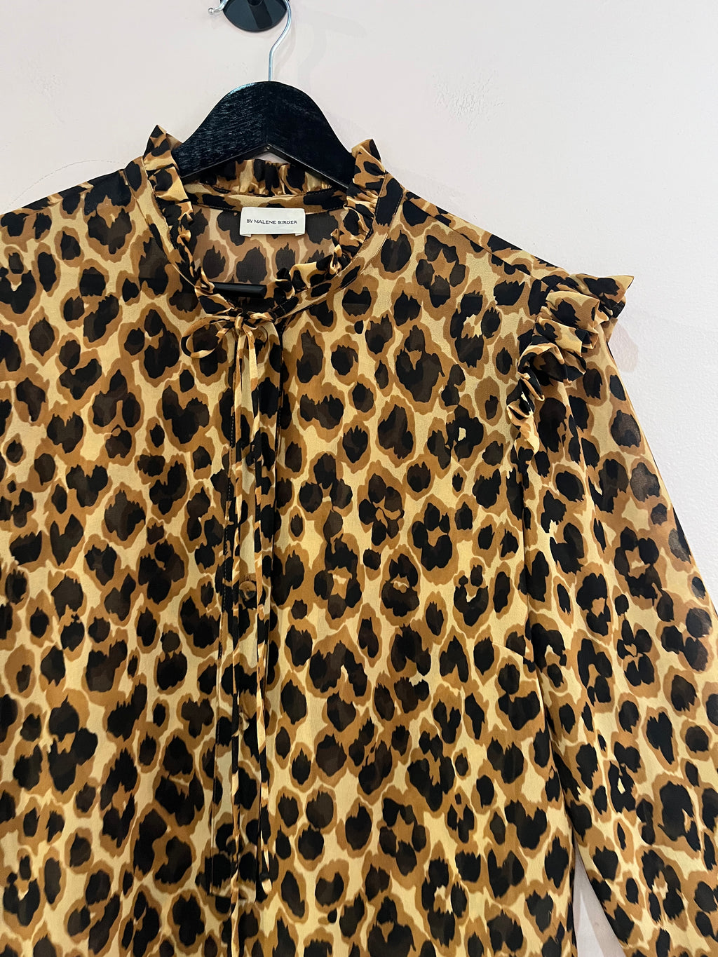 106264 - By Malene Birger - Blouses - Brown - 38 - Image 2 circular-filename:07_10_2026_f73fb27e-2c15-46a6-9a32-373550b525f0_captured_image