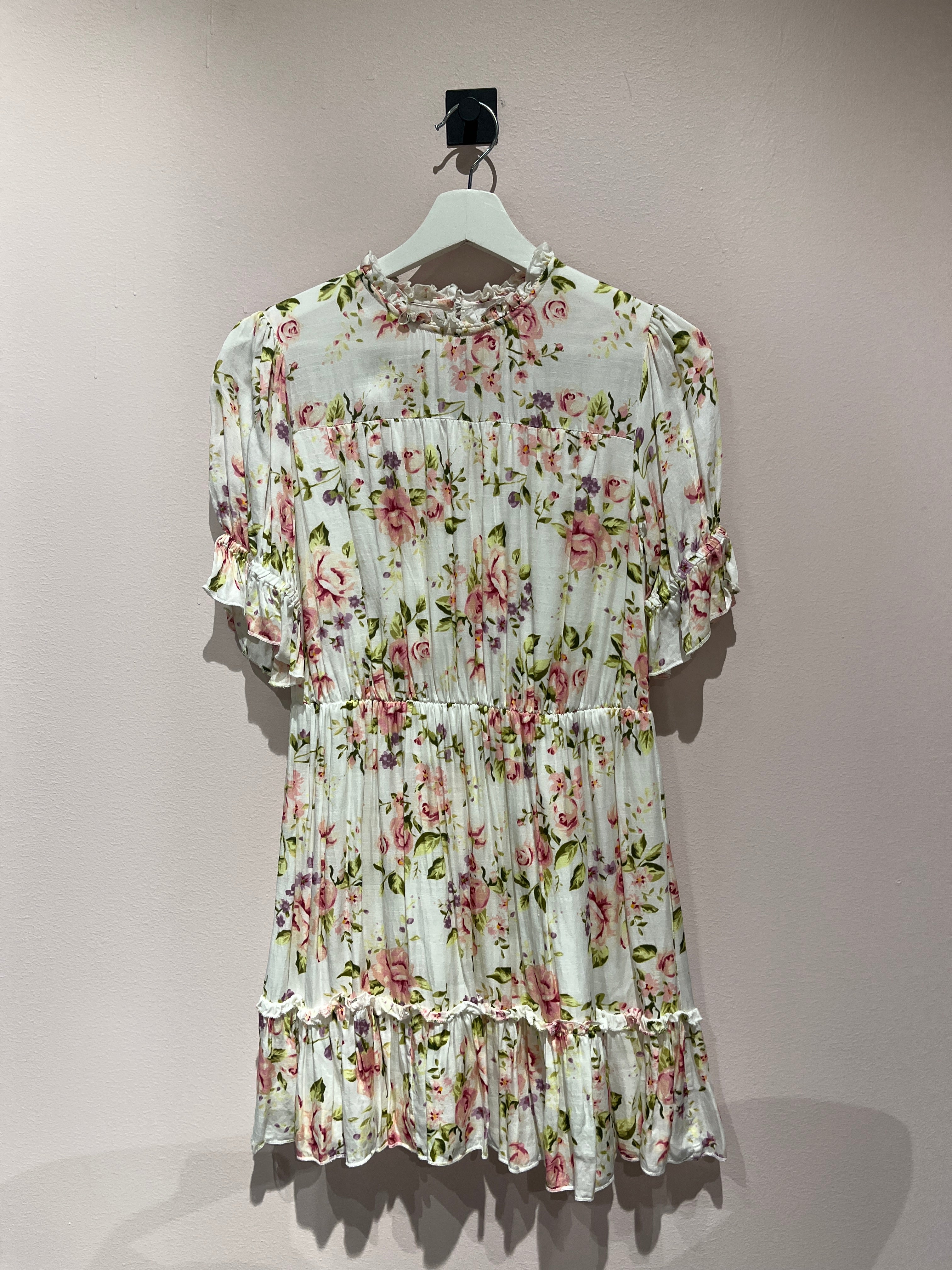 093395 - Love Lolita - Dresses - White - XS - Image 1 circular-filename:08_07_2026_2beda247-b137-4ae6-970e-09b7105210ab_captured_image circular-filename:08_07_2026_2beda247-b137-4ae6-970e-09b7105210ab_captured_image