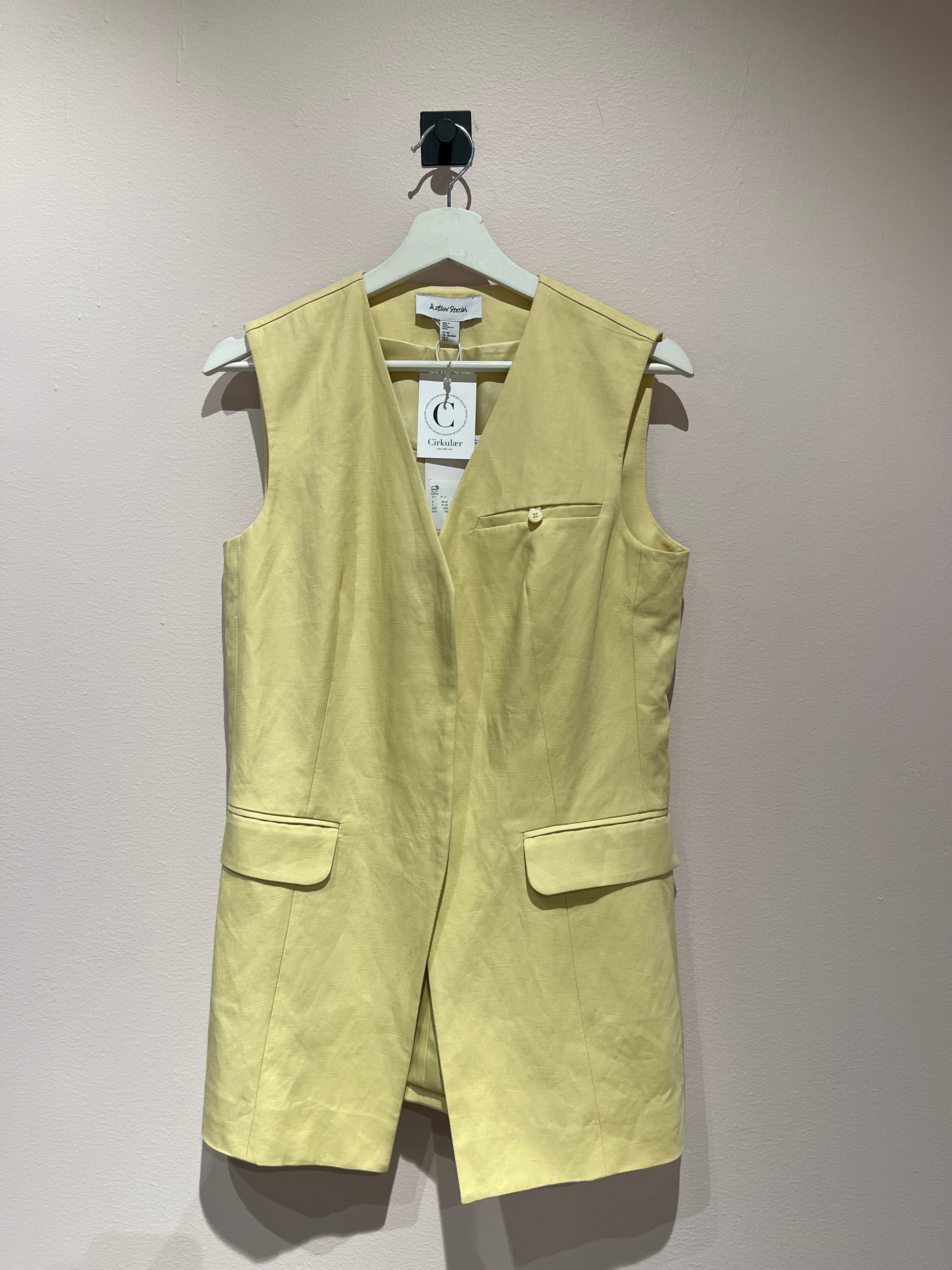 093455 - Other Stories - Vests - Yellow - 38 - Image 3 circular-filename:08_07_2026_62253070-2fd8-44de-8808-a72df116e22f_captured_image circular-filename:08_07_2026_62253070-2fd8-44de-8808-a72df116e22f_captured_image