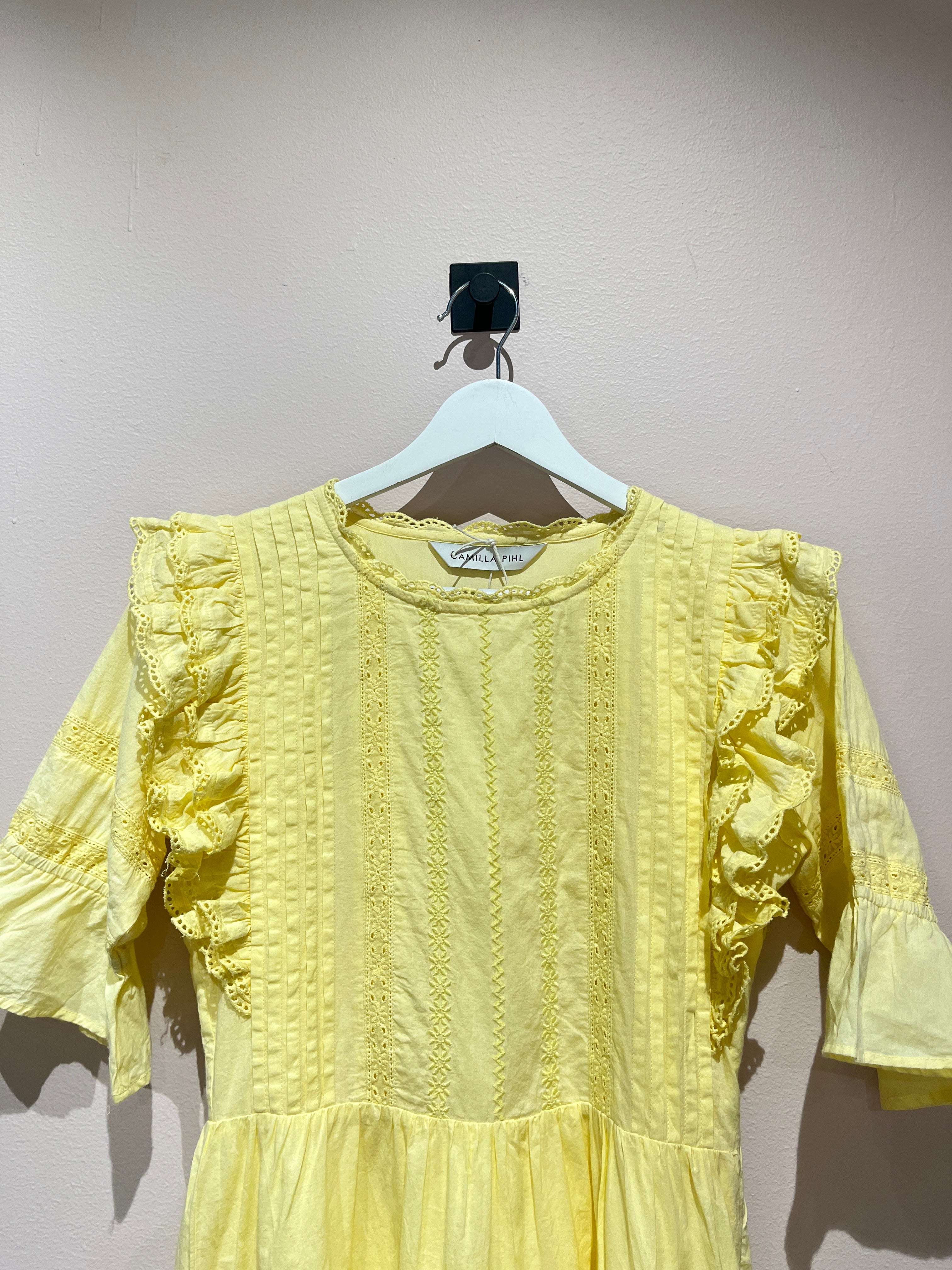 093729 - CAMILLA PIHL - Dresses - Yellow - XS - Image 4 circular-filename:08_07_2026_2e96f10f-7f37-493c-bf98-b32b9222c5b6_captured_image circular-filename:08_07_2026_2e96f10f-7f37-493c-bf98-b32b9222c5b6_captured_image