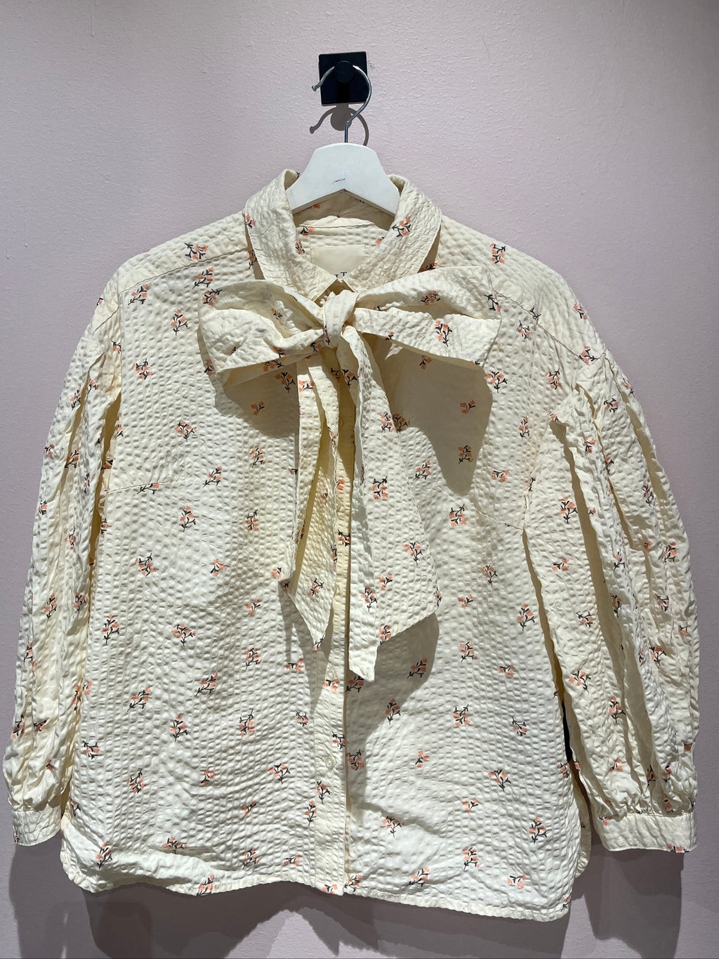 094087 - Part Two - Blouses - White - 36 - Image 1 circular-filename:10_07_2026_4635e680-648c-4b60-895a-dbb106ab77b9_captured_image circular-filename:10_07_2026_4635e680-648c-4b60-895a-dbb106ab77b9_captured_image
