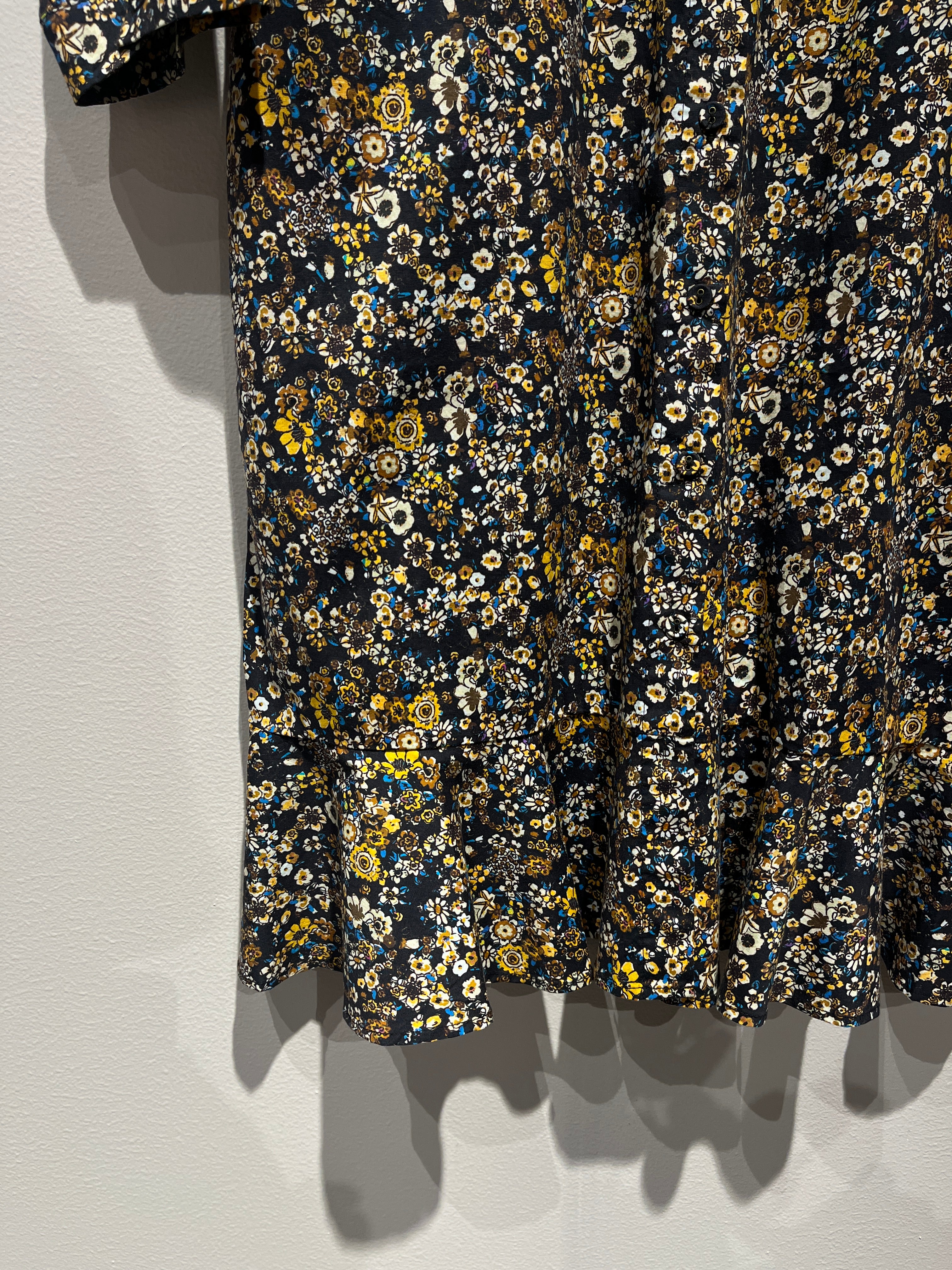 093874 - Katrin Uri - Dresses - Multi/patterned - 40 - Image 3 circular-filename:10_07_2026_ba7ab2ba-20cb-48a8-9a63-7c676e7916e8_captured_image circular-filename:10_07_2026_ba7ab2ba-20cb-48a8-9a63-7c676e7916e8_captured_image