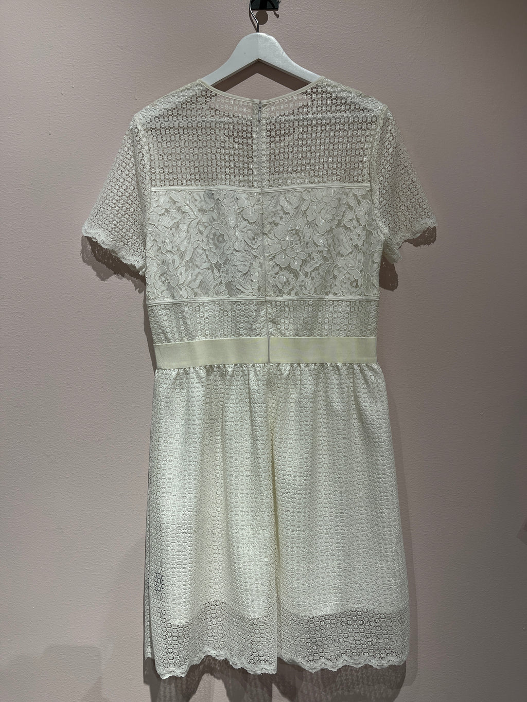 094203 - FWSS - Dresses - White - L - Image 1 circular-filename:15_07_2026_7dd98f0a-24a6-4d6e-a232-3e3c91cb37b2_captured_image circular-filename:15_07_2026_7dd98f0a-24a6-4d6e-a232-3e3c91cb37b2_captured_image