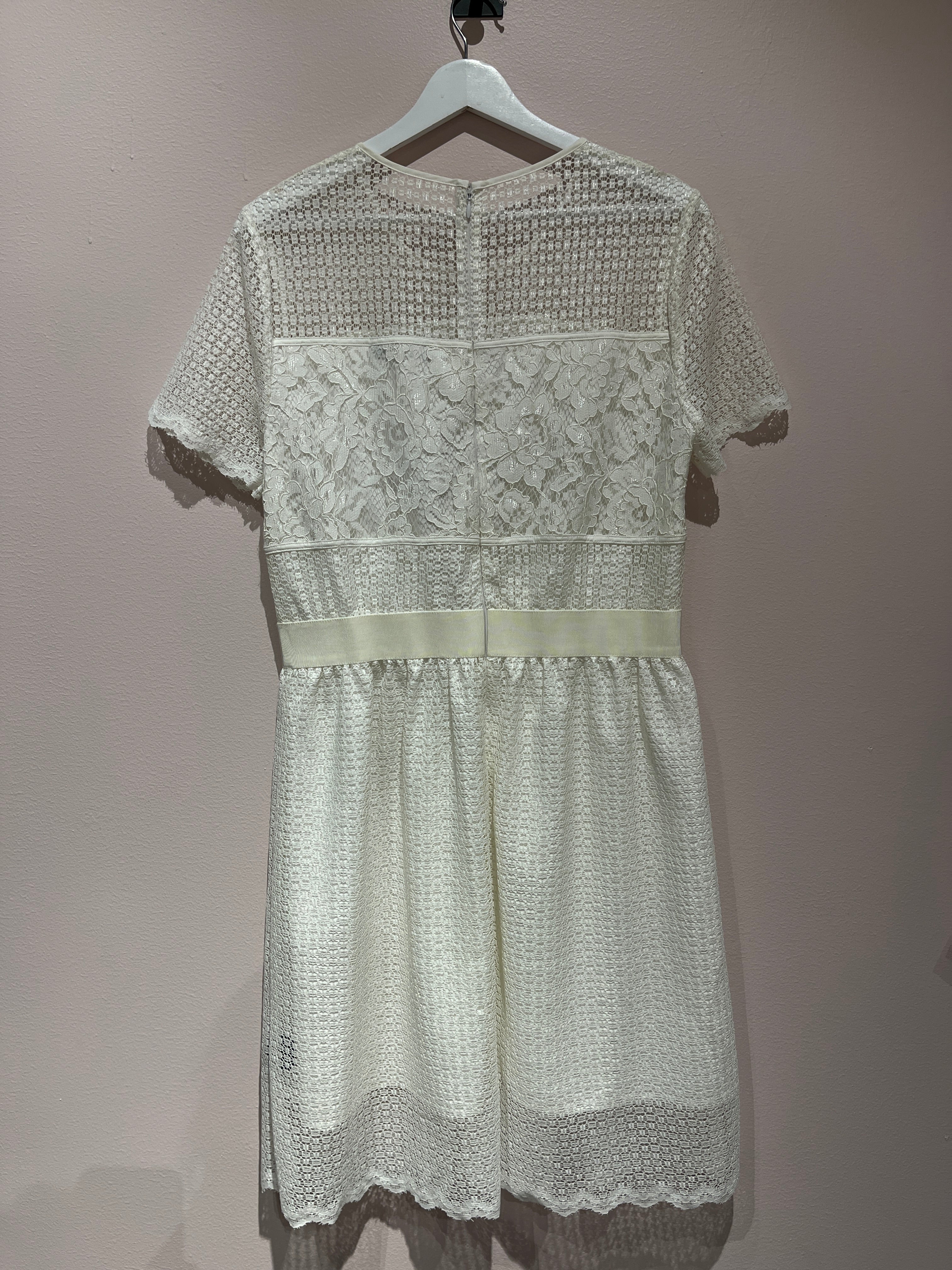 094203 - FWSS - Dresses - White - L - Image 1 circular-filename:15_07_2026_7dd98f0a-24a6-4d6e-a232-3e3c91cb37b2_captured_image circular-filename:15_07_2026_7dd98f0a-24a6-4d6e-a232-3e3c91cb37b2_captured_image