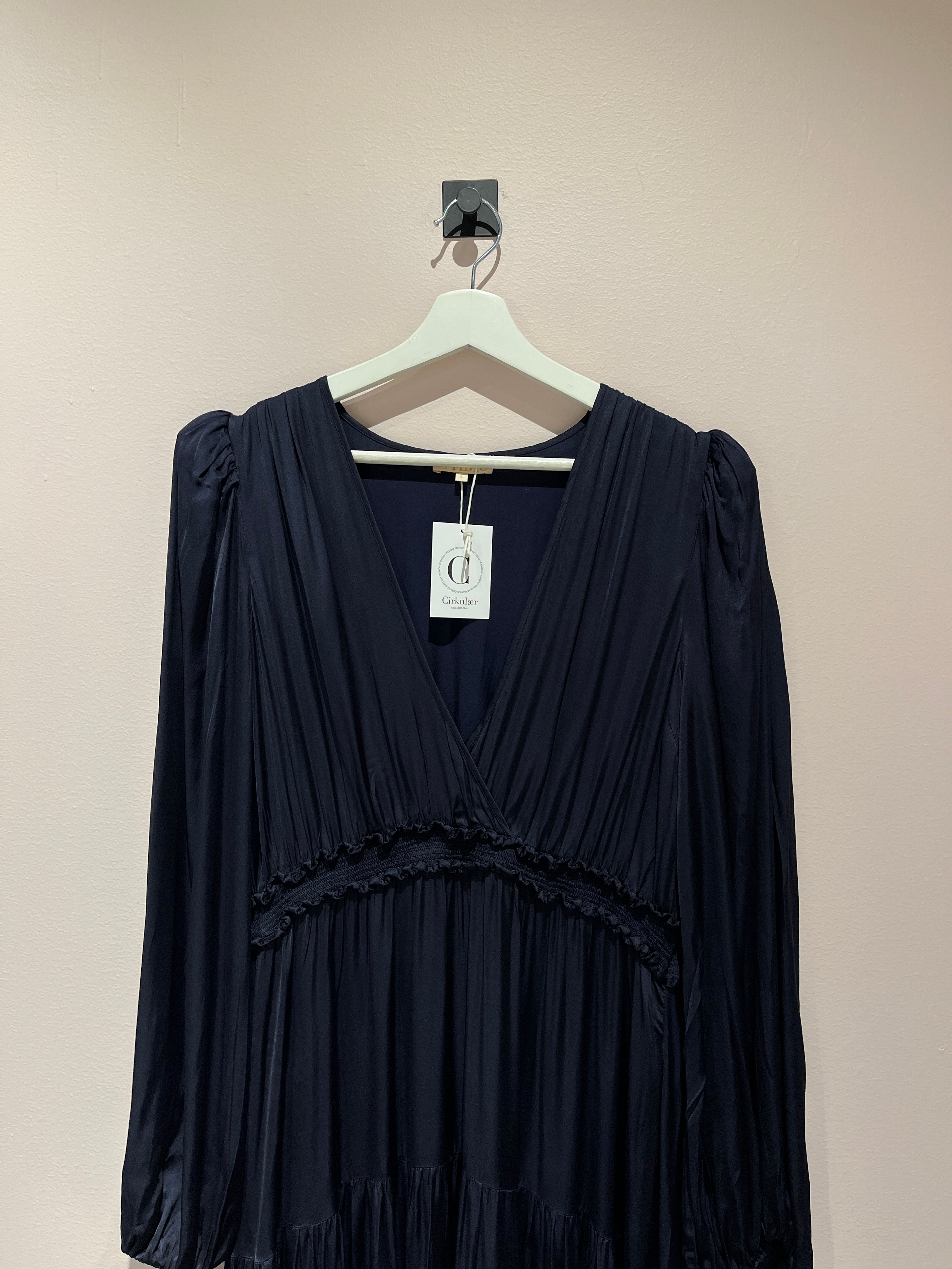 094287 - by TiMo - Dresses - Black - L - Image 1 circular-filename:16_07_2026_7ee3eeb4-d5ac-4057-ba50-d516efe002f1_captured_image