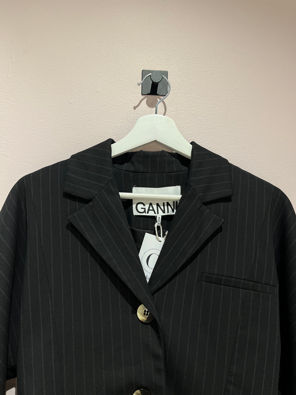 094385 - Ganni - Blazer - Black - 38 - Image 2 circular-filename:16_07_2026_42fc8559-3a1b-4181-8a19-d99a00843e38_captured_image
