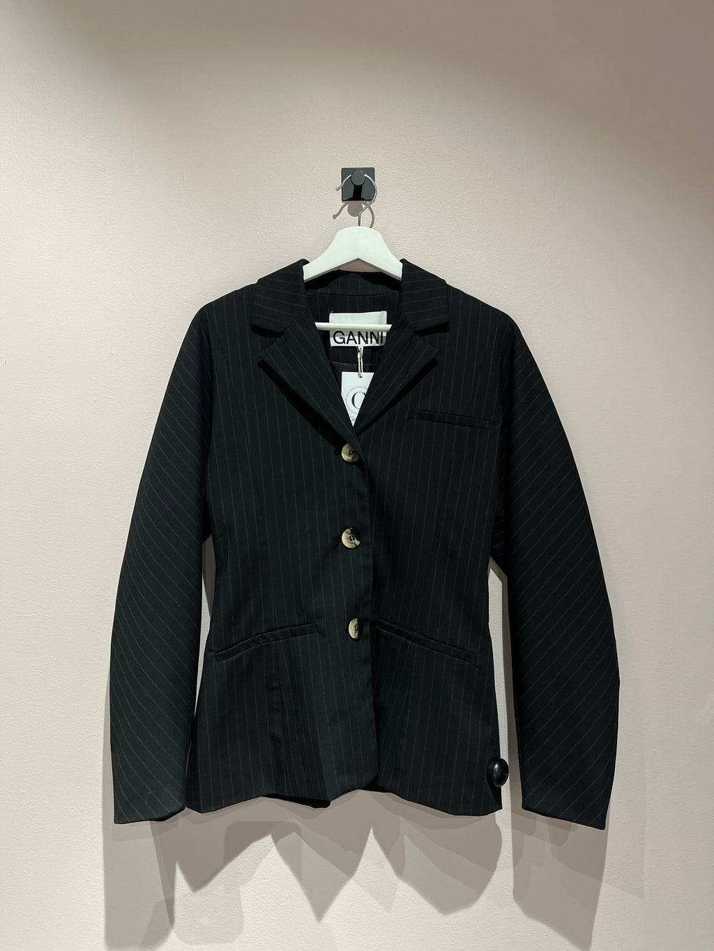 094385 - Ganni - Blazer - Black - 38 - Image 1 circular-filename:16_07_2026_32bbdbe7-4f85-40b5-9f3e-f11f5cc0a482_captured_image