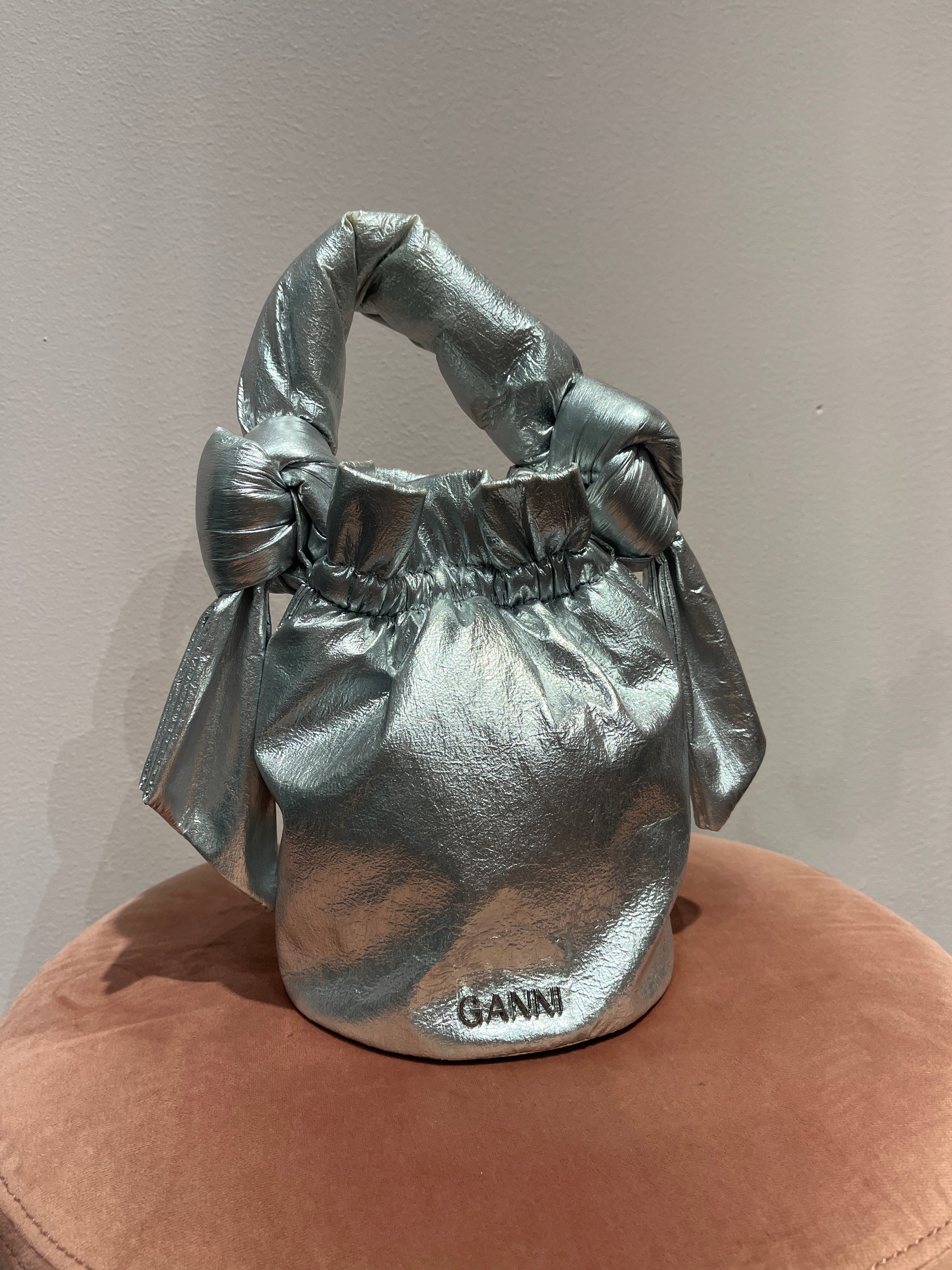 095235 - Ganni - Purse - Silver - Onesize - Image 1 circular-filename:21_07_2026_1e4f9183-ff9c-44b3-a735-79ec1caa4143_captured_image