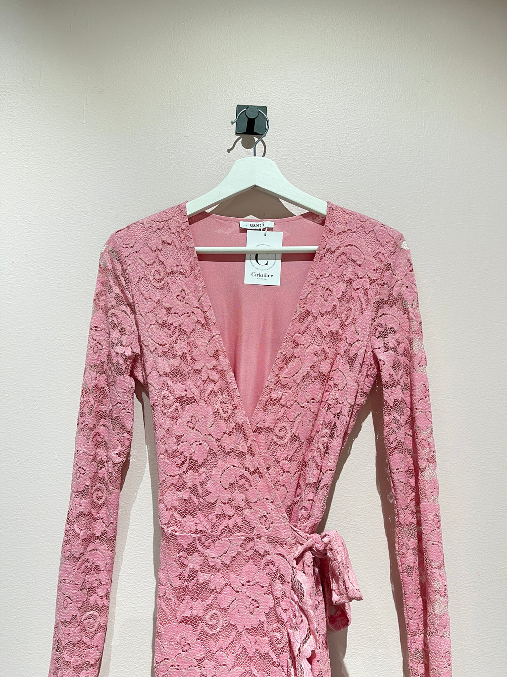 094832 - Ganni - Dresses - Pink - XS - Image 1 circular-filename:21_07_2026_361447be-e6fd-48bd-bc52-250e9f6e2509_captured_image