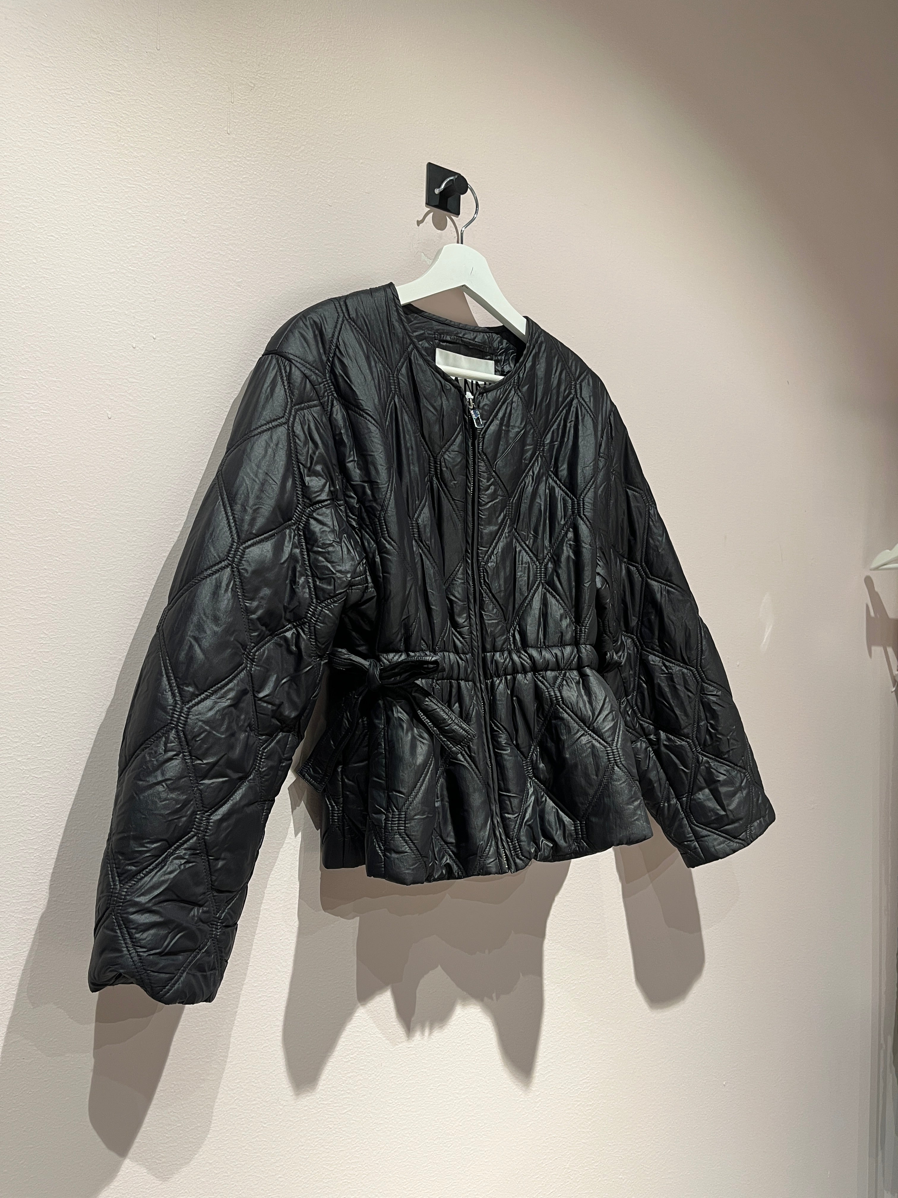 095096 - Ganni - Puffer Jackets - Black - 34 - Image 2 circular-filename:21_07_2026_773a316b-e8c8-4027-b7a8-e4073c03cf6f_captured_image