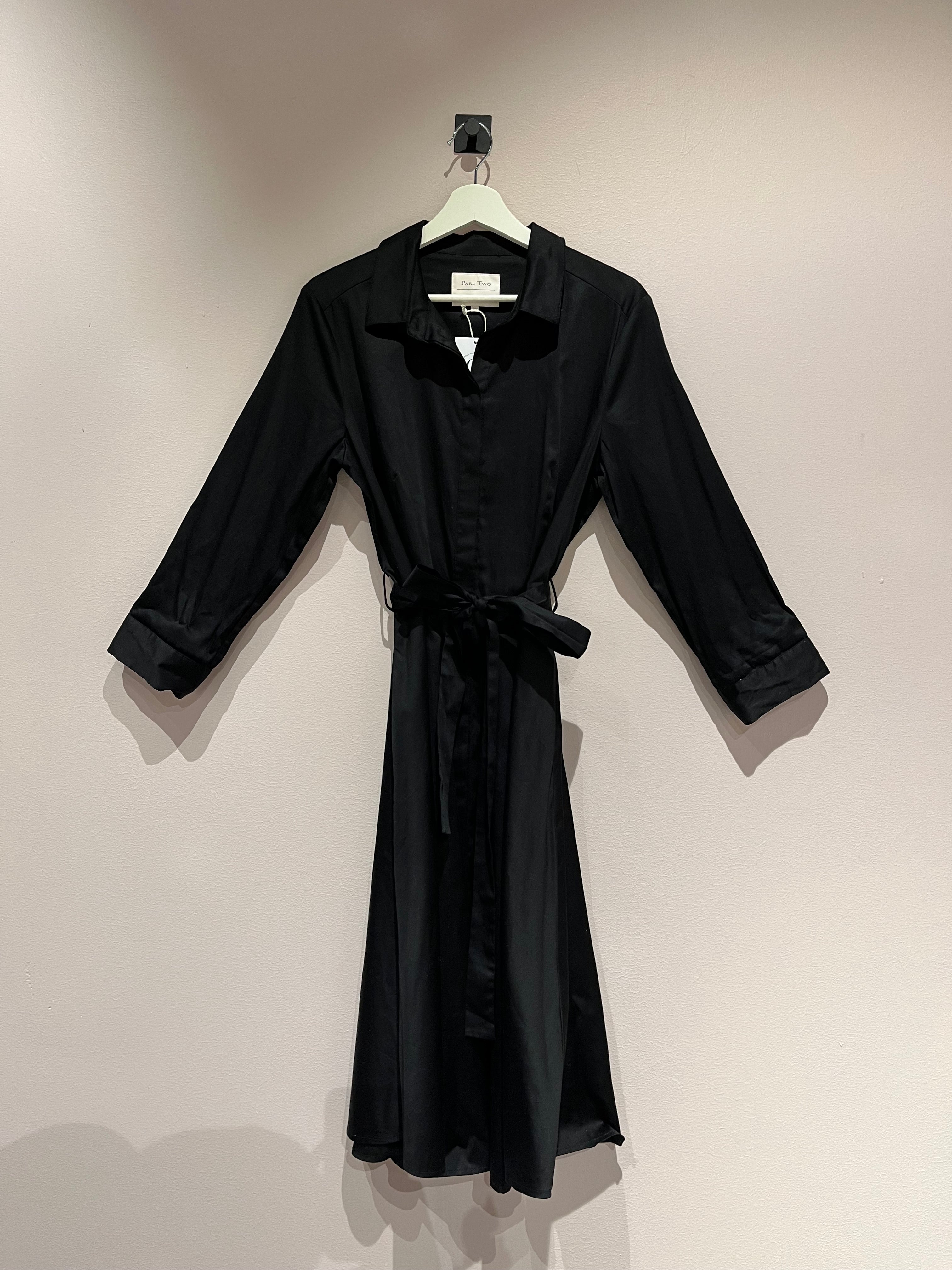 095211 - Part Two - Dresses - Black - 40 - Image 1 circular-filename:23_07_2026_16d6e807-394c-431e-9ac1-3194f3819cda_captured_image