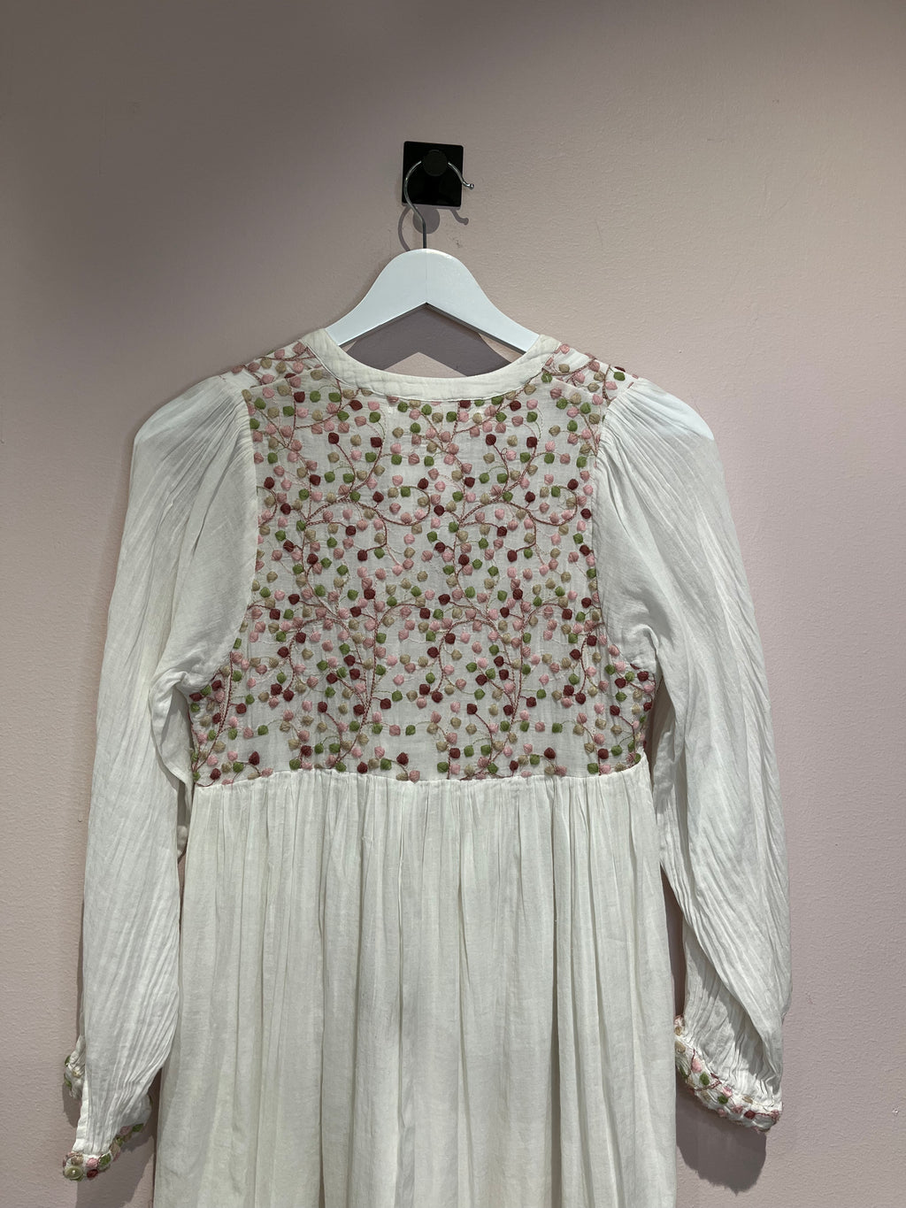095319 - love shack by anouska - Dresses - White - XS - Image 1 circular-filename:23_07_2026_a2fbea56-59ae-41a4-b967-1a5c56fd8571_captured_image