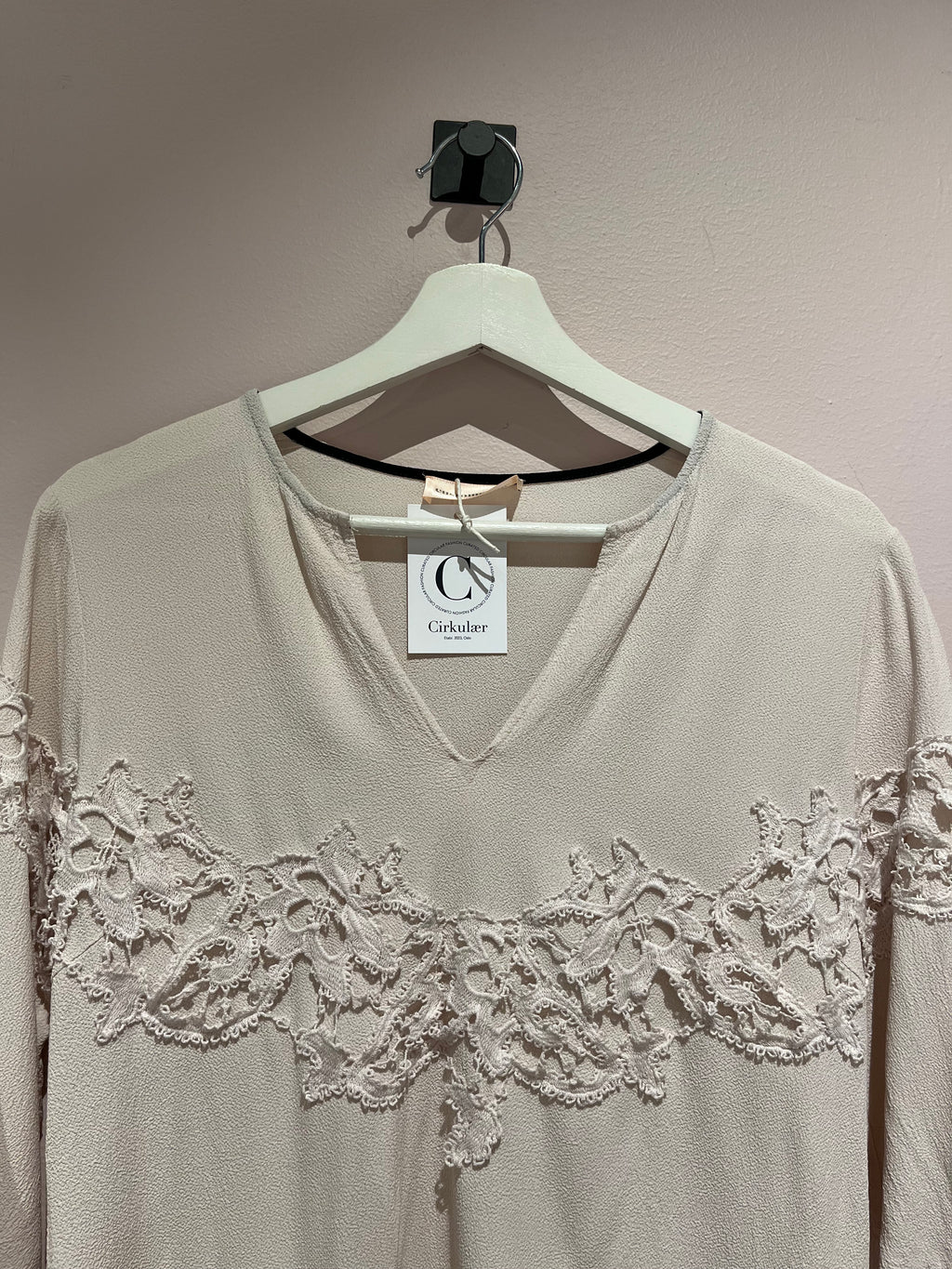 095607 - Custommade - Blouses - Pink - M - Image 1 circular-filename:23_07_2026_95ee20ad-ac6d-4248-9e43-a38f49aa9973_captured_image