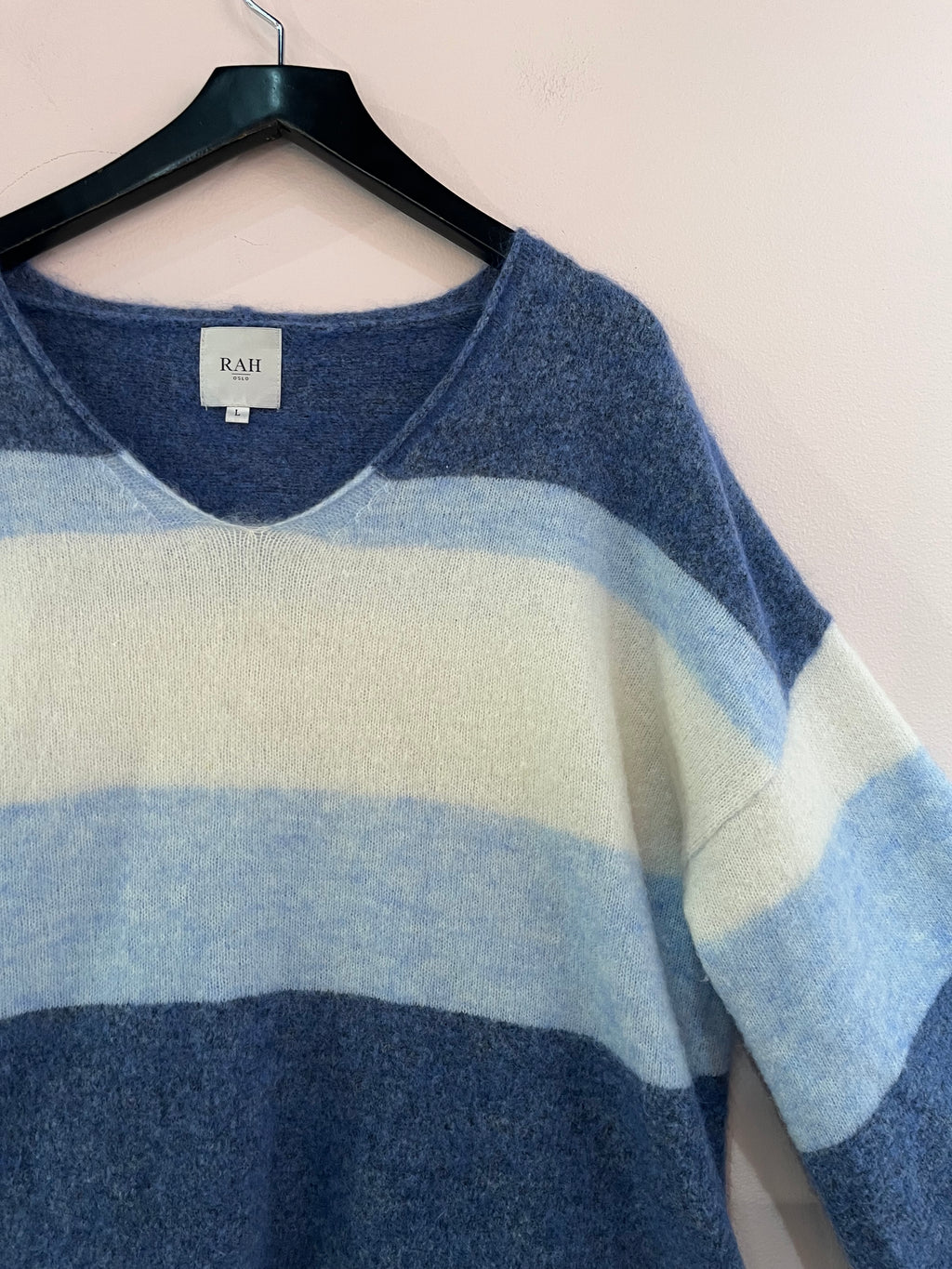 100109 - RAH Oslo - Sweaters - Blue - L - Image 1 circular-filename:24_08_2026_65b288ae-dce5-474e-ac7e-cdb643059c44_captured_image